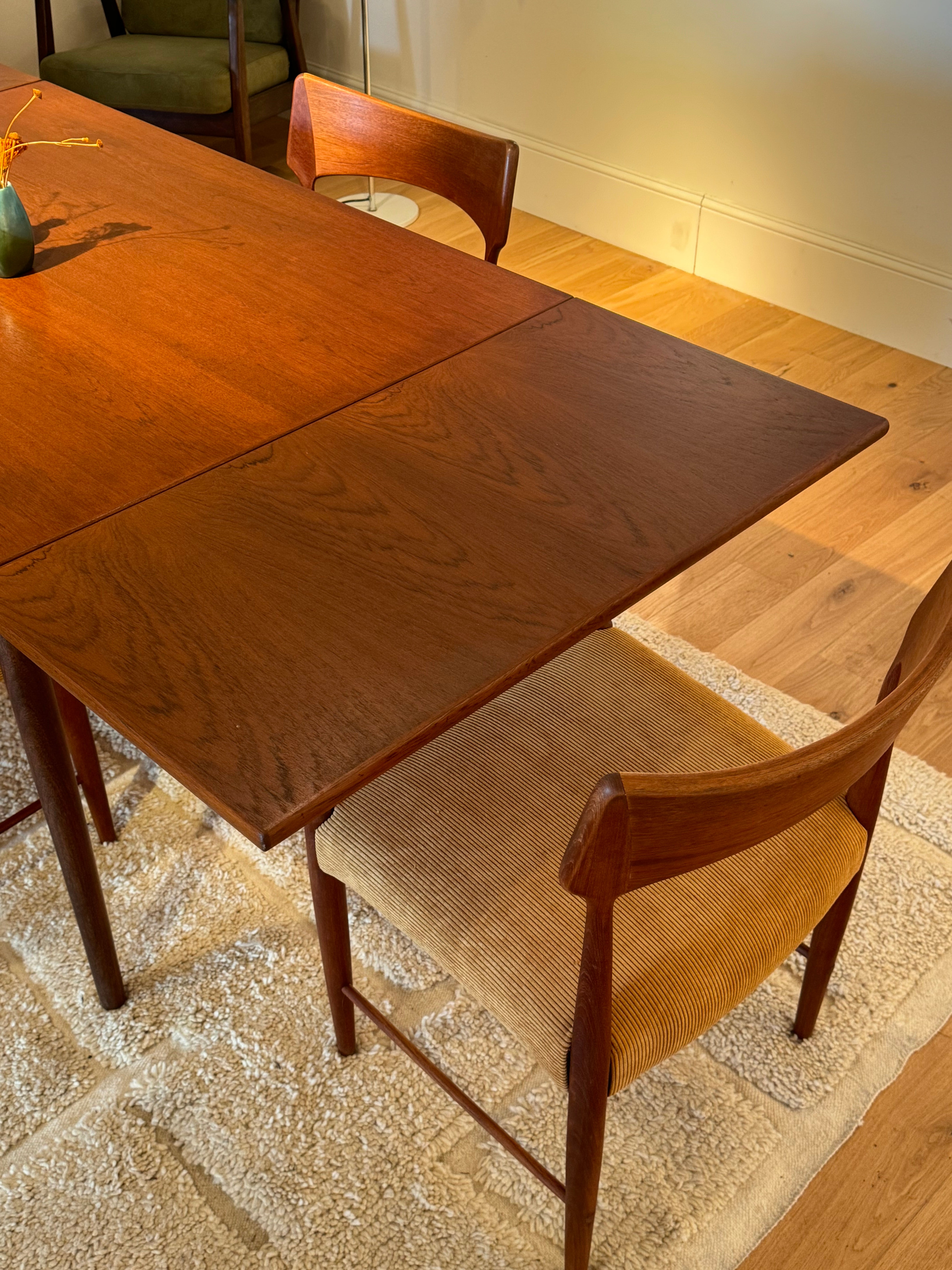 Table scandinave vintage en teck « Edwina »