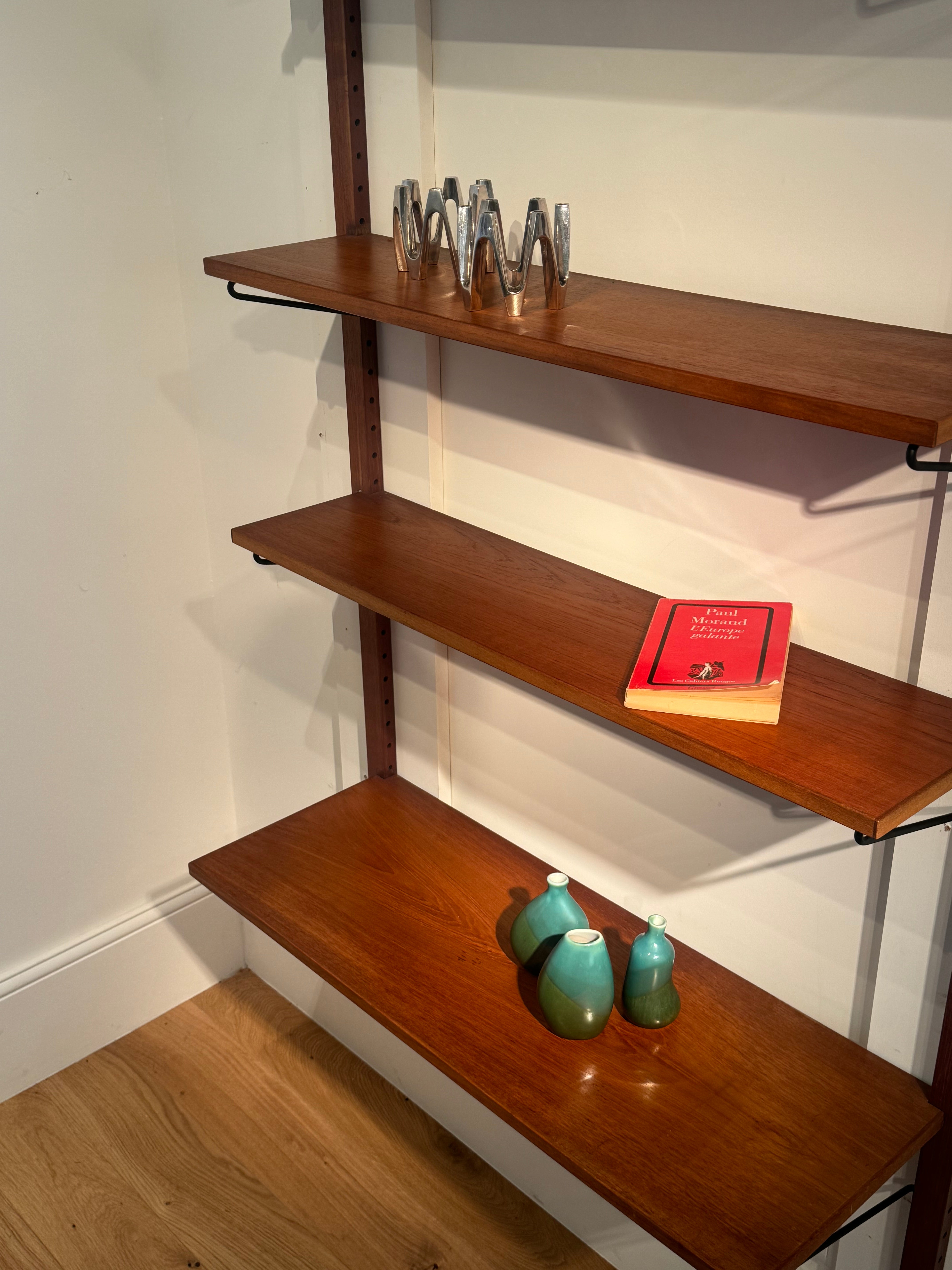 Bibliothèque scandinave vintage murale en teck "Lisbet"