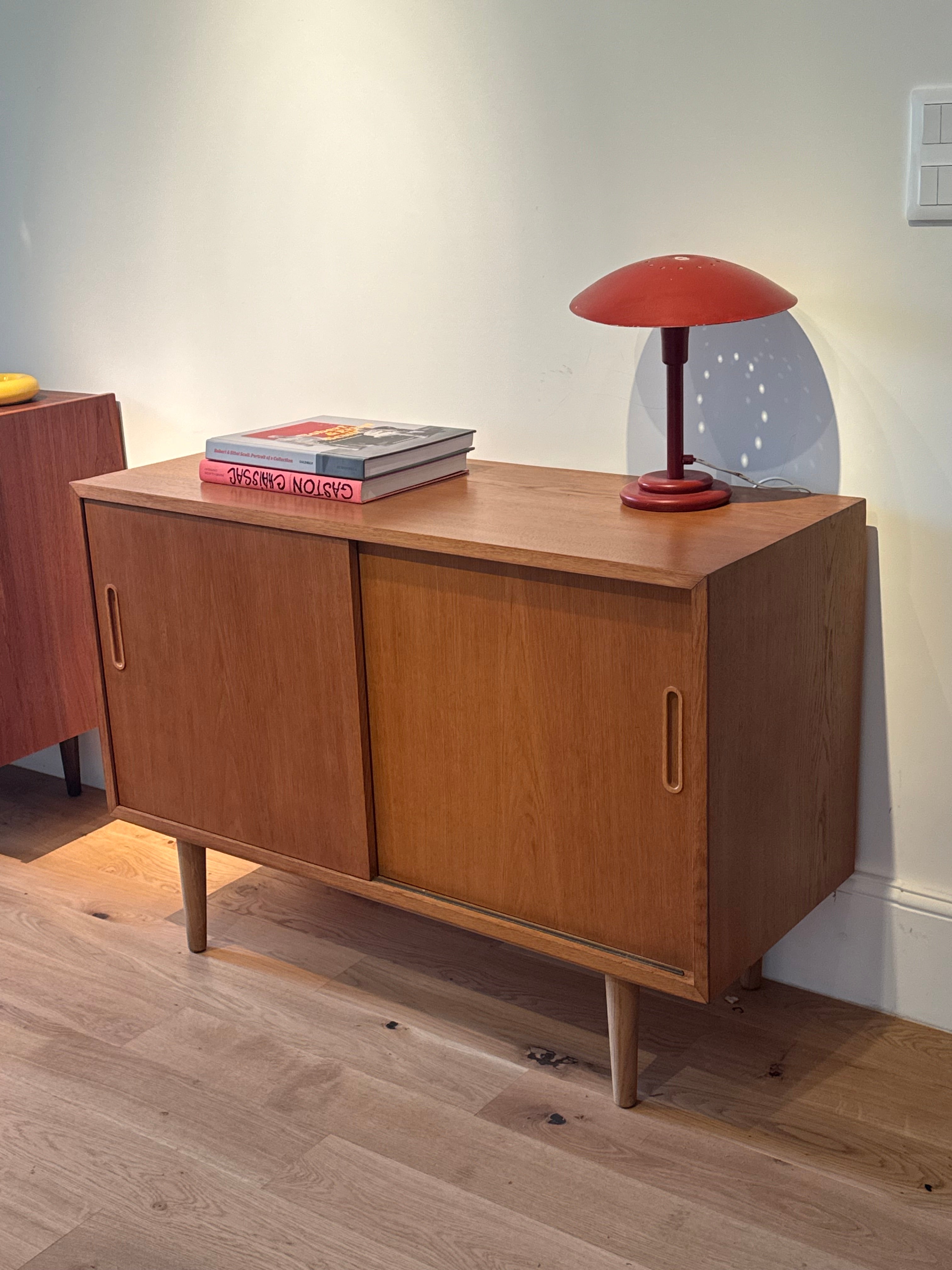 Enfilade scandinave vintage en chêne doré "Steen"