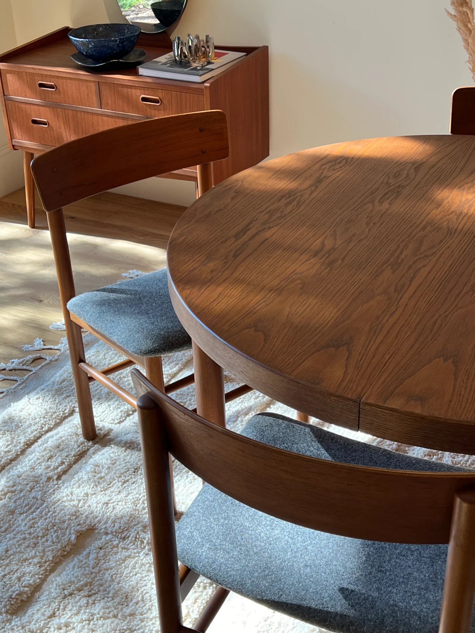 Table ronde de salle à manger extensible scandinave vintage en teck "Nilsa"