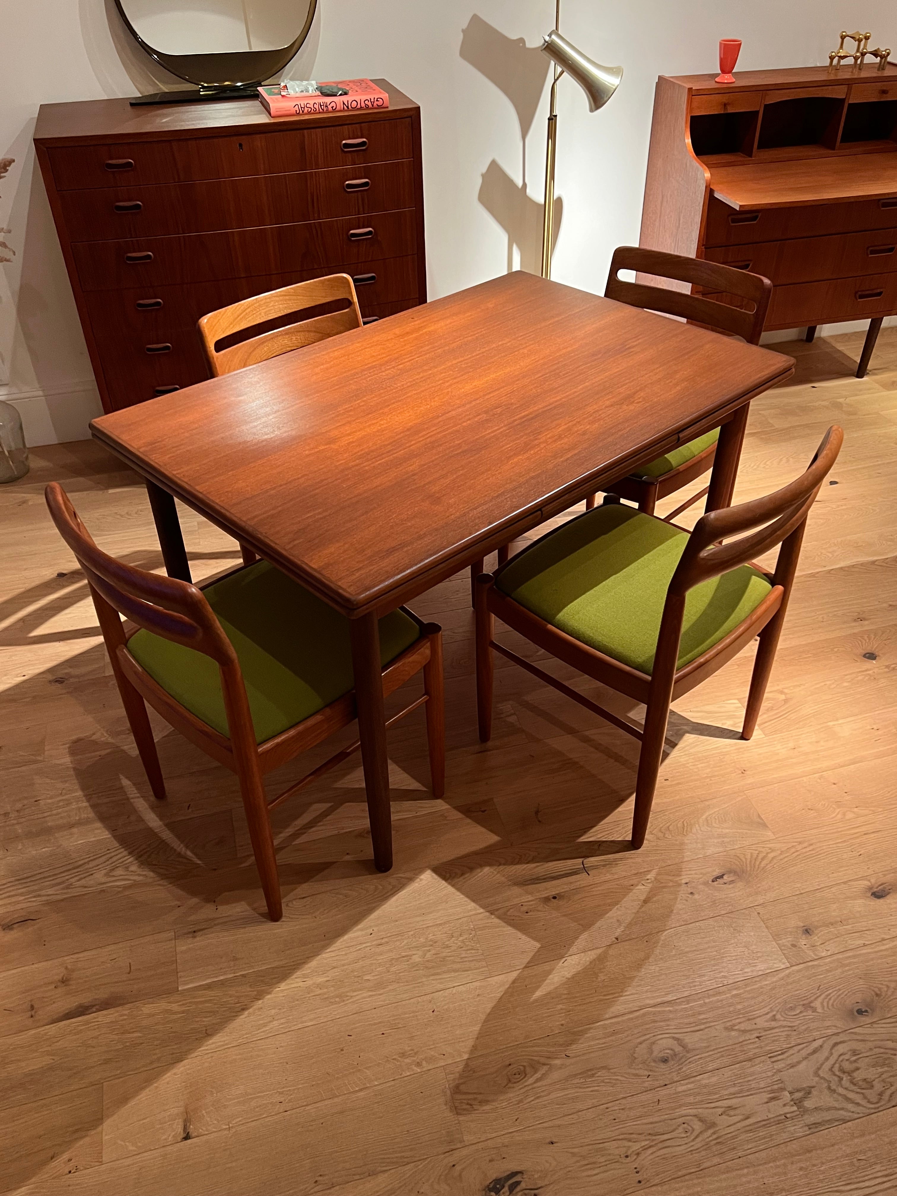 Table de salle à manger scandinave vintage en teck "Tilta"