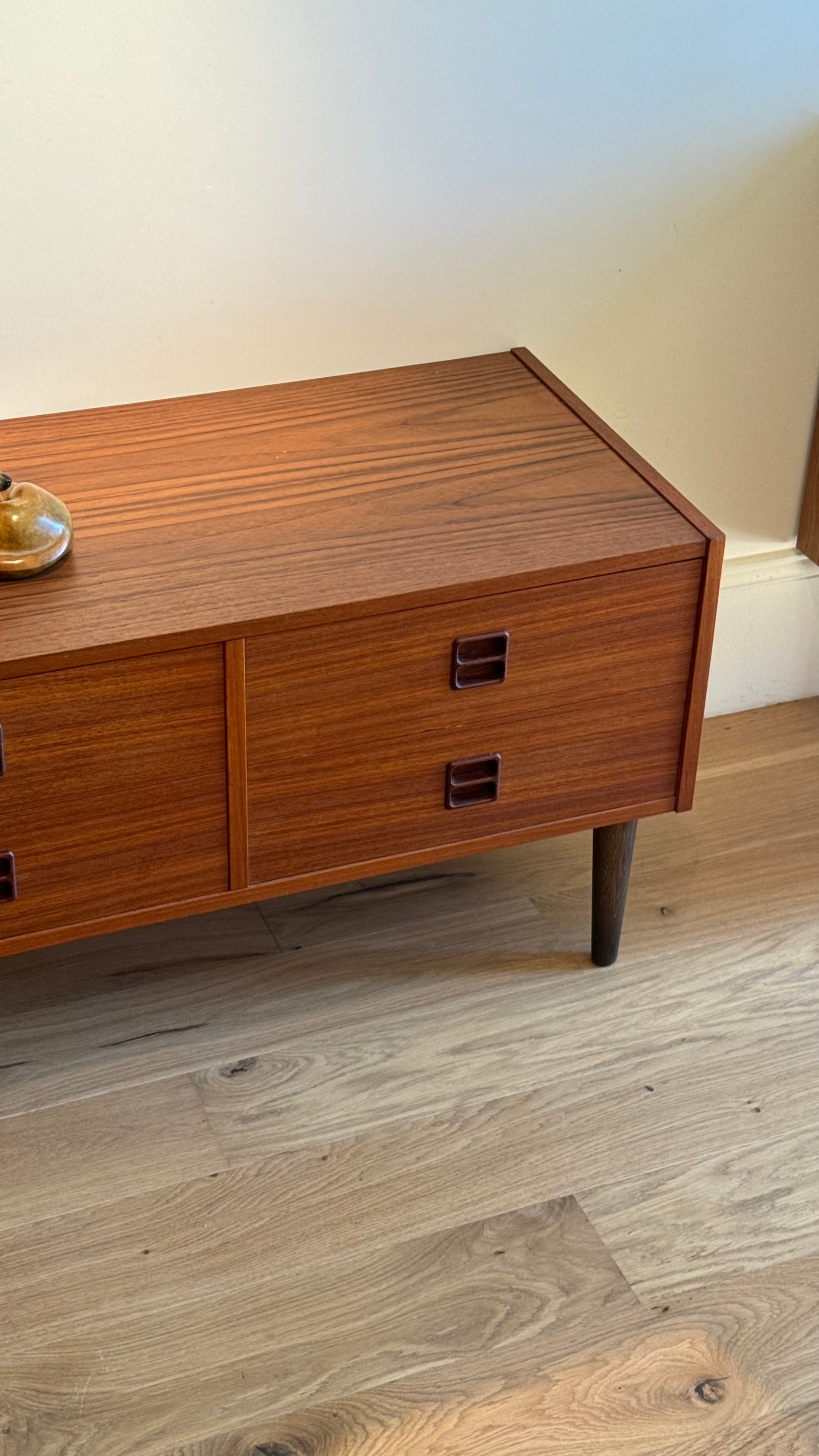 Commode scandinave basse / Meuble TV vintage « Brigitte »