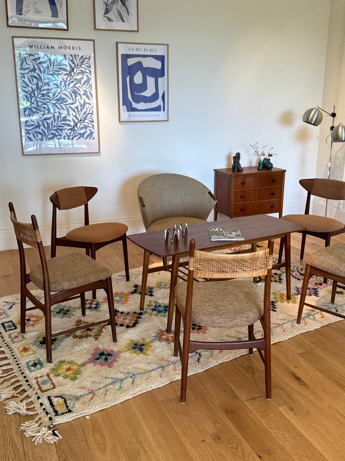 Table basse scandinave vintage en teck avec étagère "Ingrid"