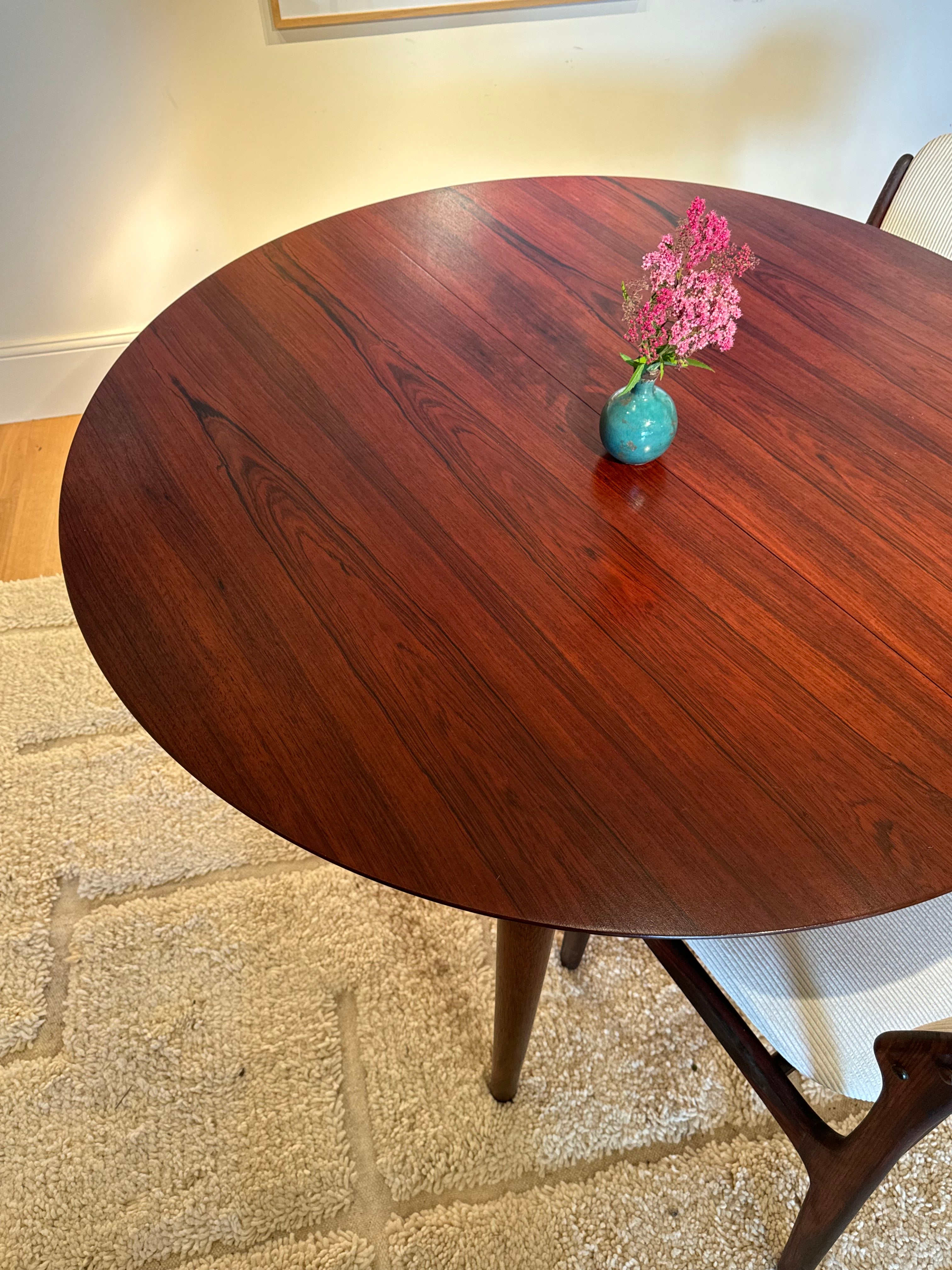 Table ronde extensible scandinave vintage en palissandre "Ingrid"