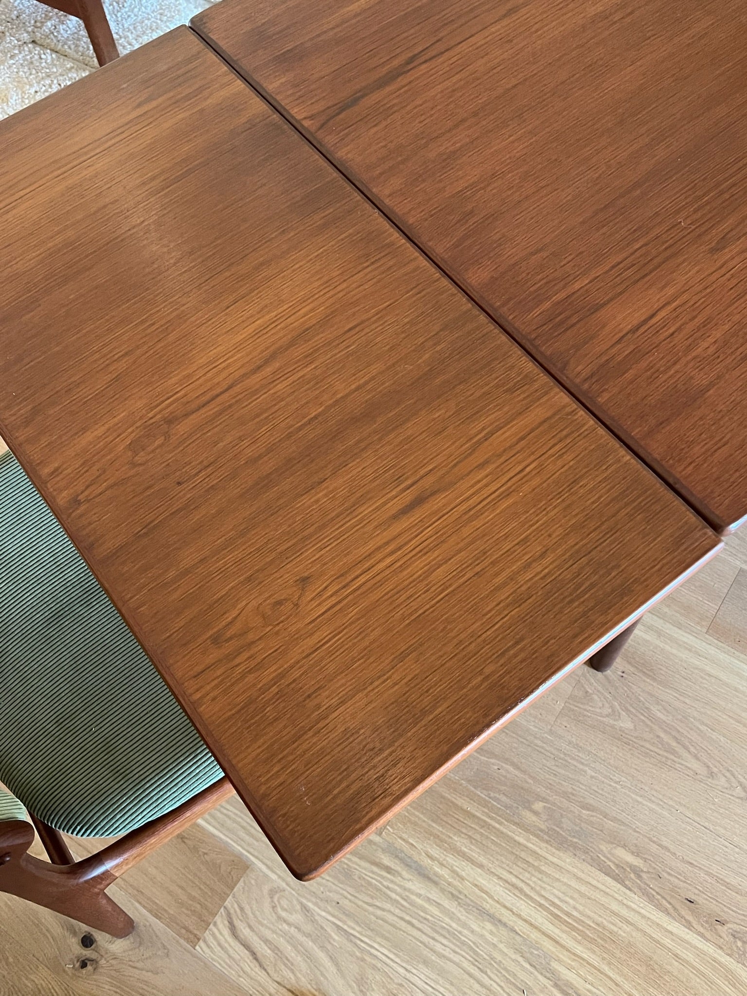 Table scandinave vintage en teck « Lara »