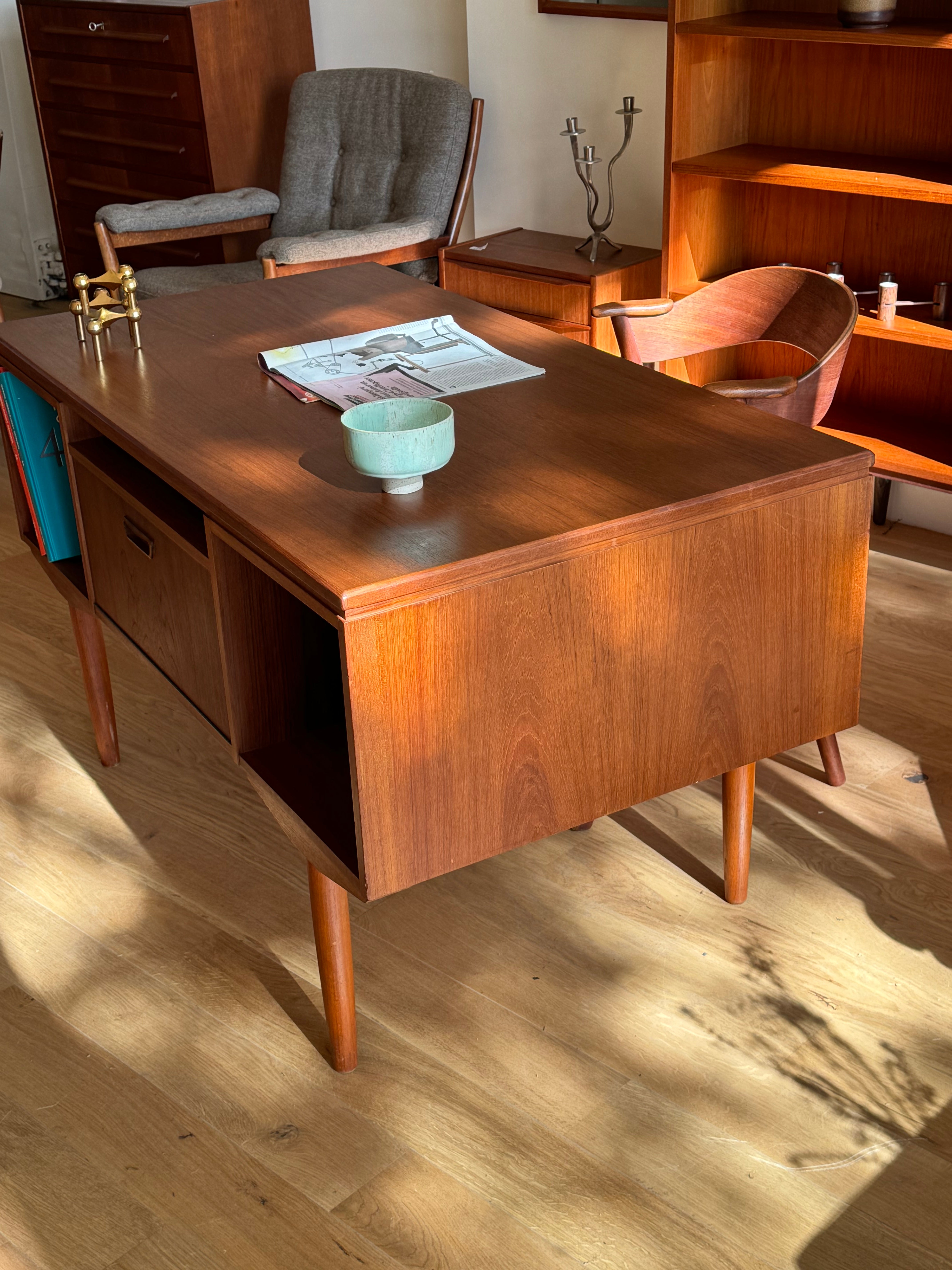 Bureau scandinave vintage double face en teck "Arnold"