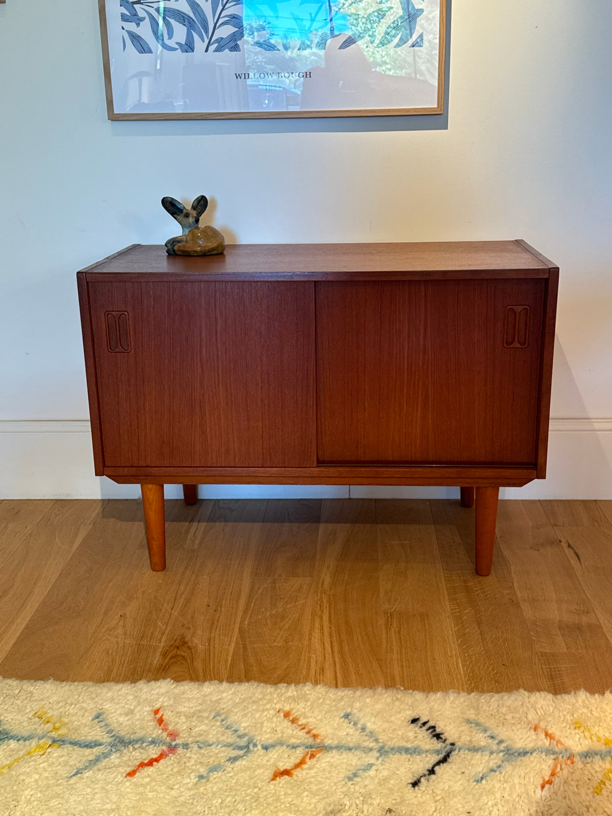 Petit buffet scandinave vintage en teck "Lauge"