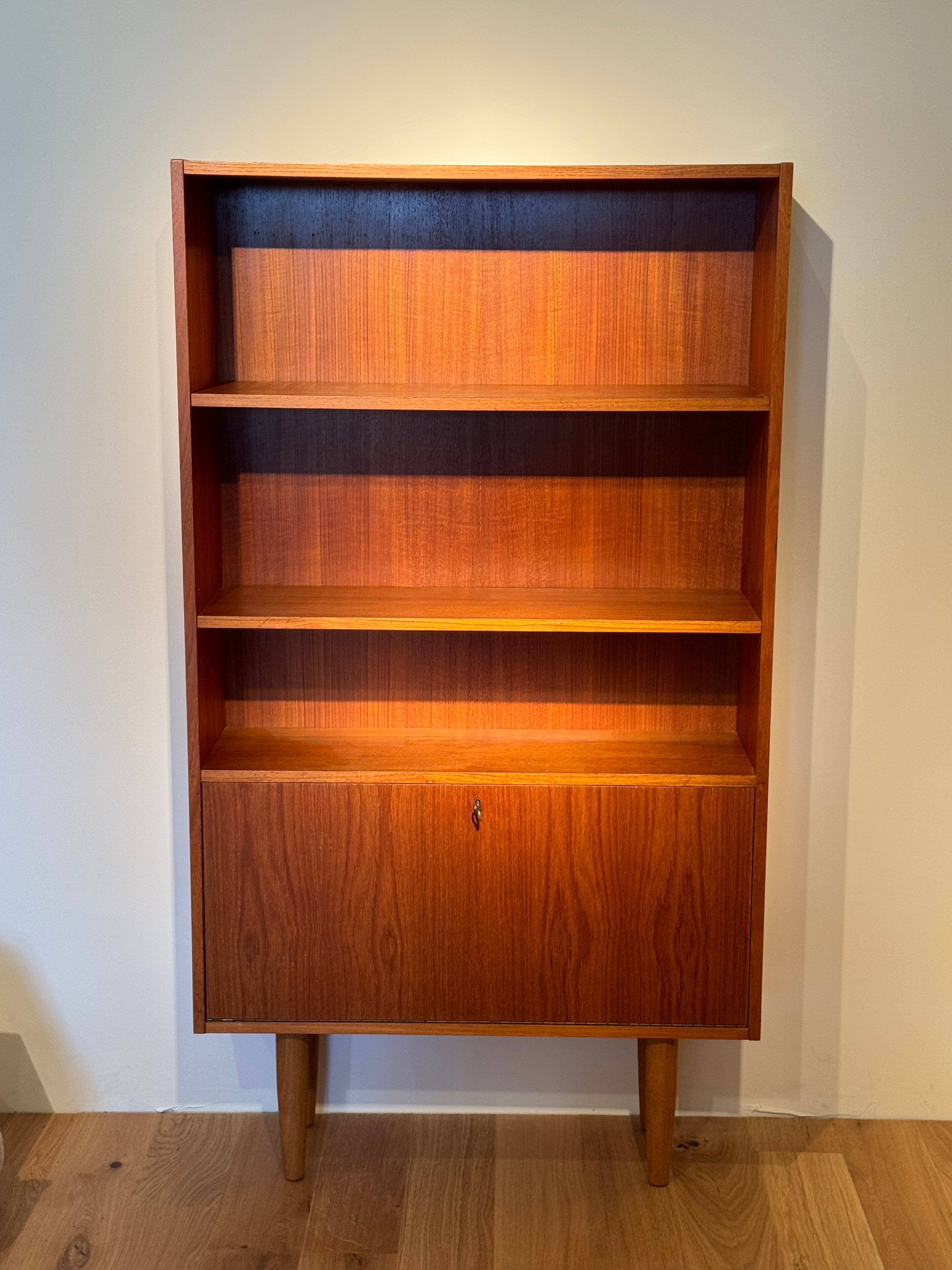 Bibliothèque scandinave vintage en teck années 1960 "Liva"