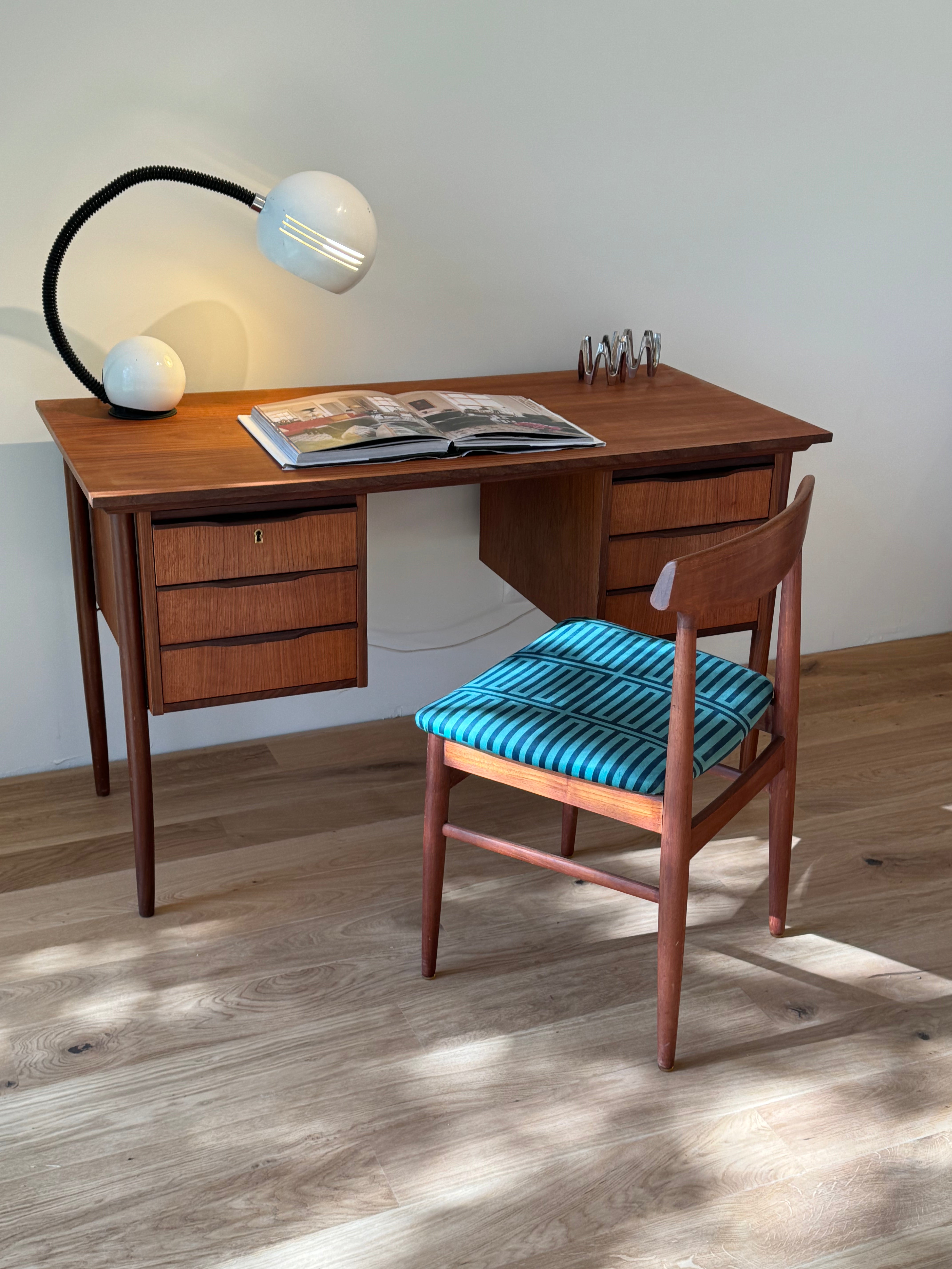 Bureau scandinave vintage en teck « Dagmar »