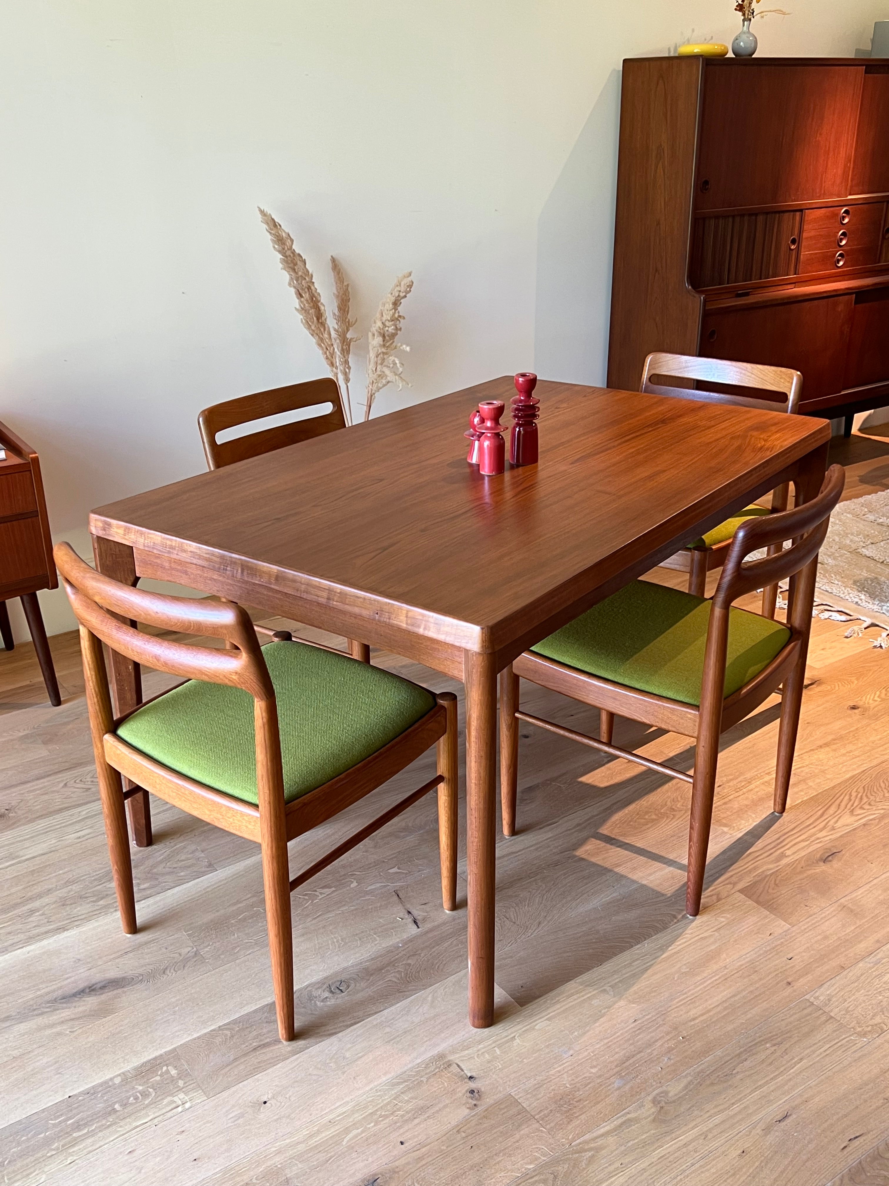 Table de salle à manger scandinave vintage en teck "Willow" de Henning Kjaernulf pour Vejle Stole