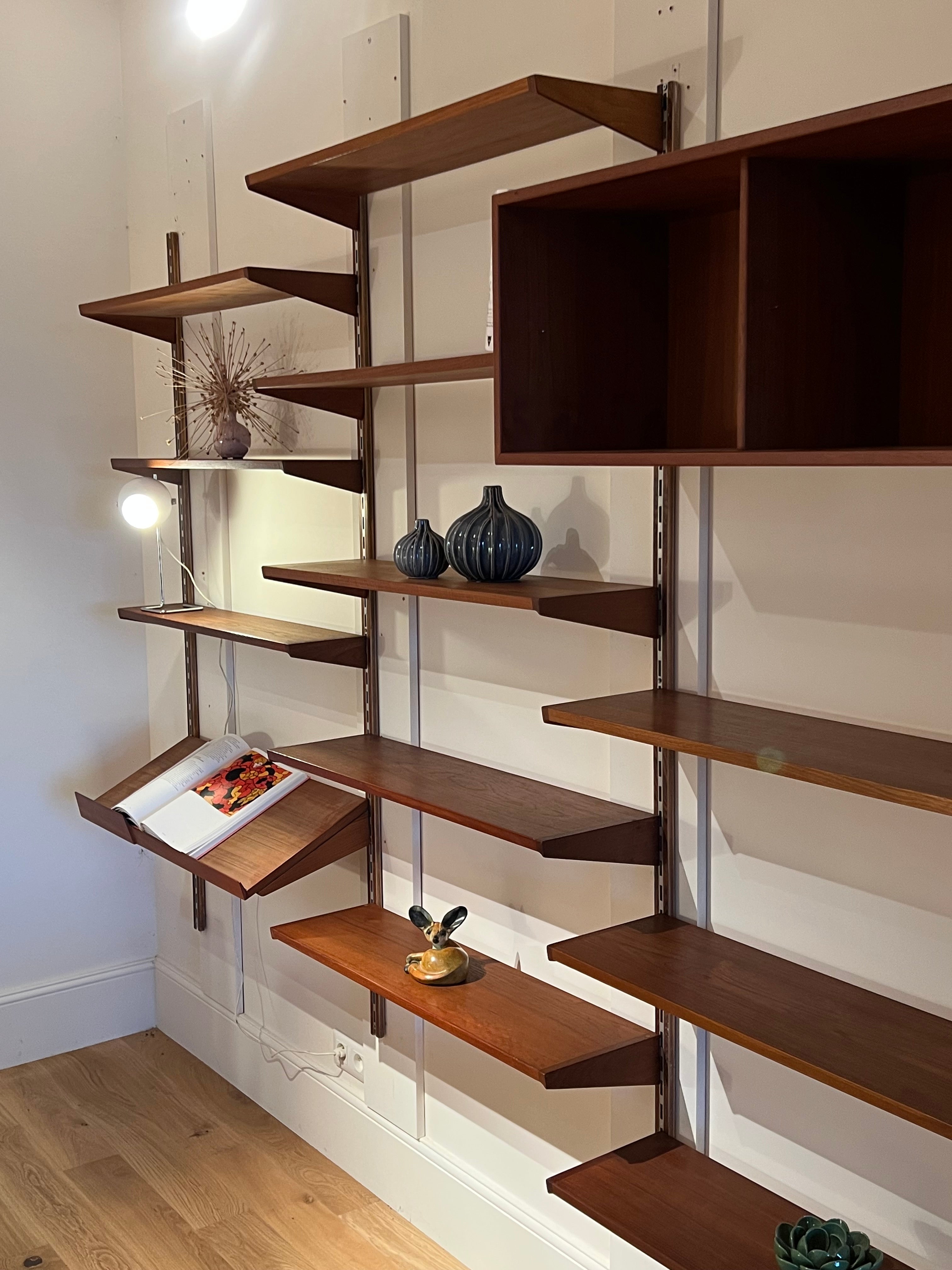 Bibliothèque suspendue scandinave vintage en teck du designer Kai Kristiansen pour FM Mobler