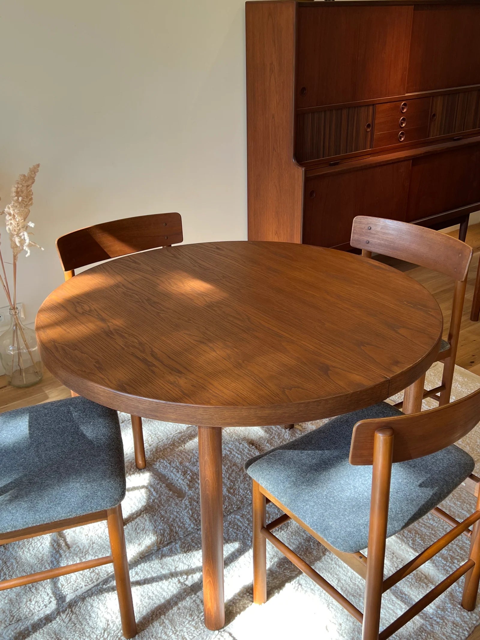 Table ronde de salle à manger extensible scandinave vintage en teck "Nilsa"