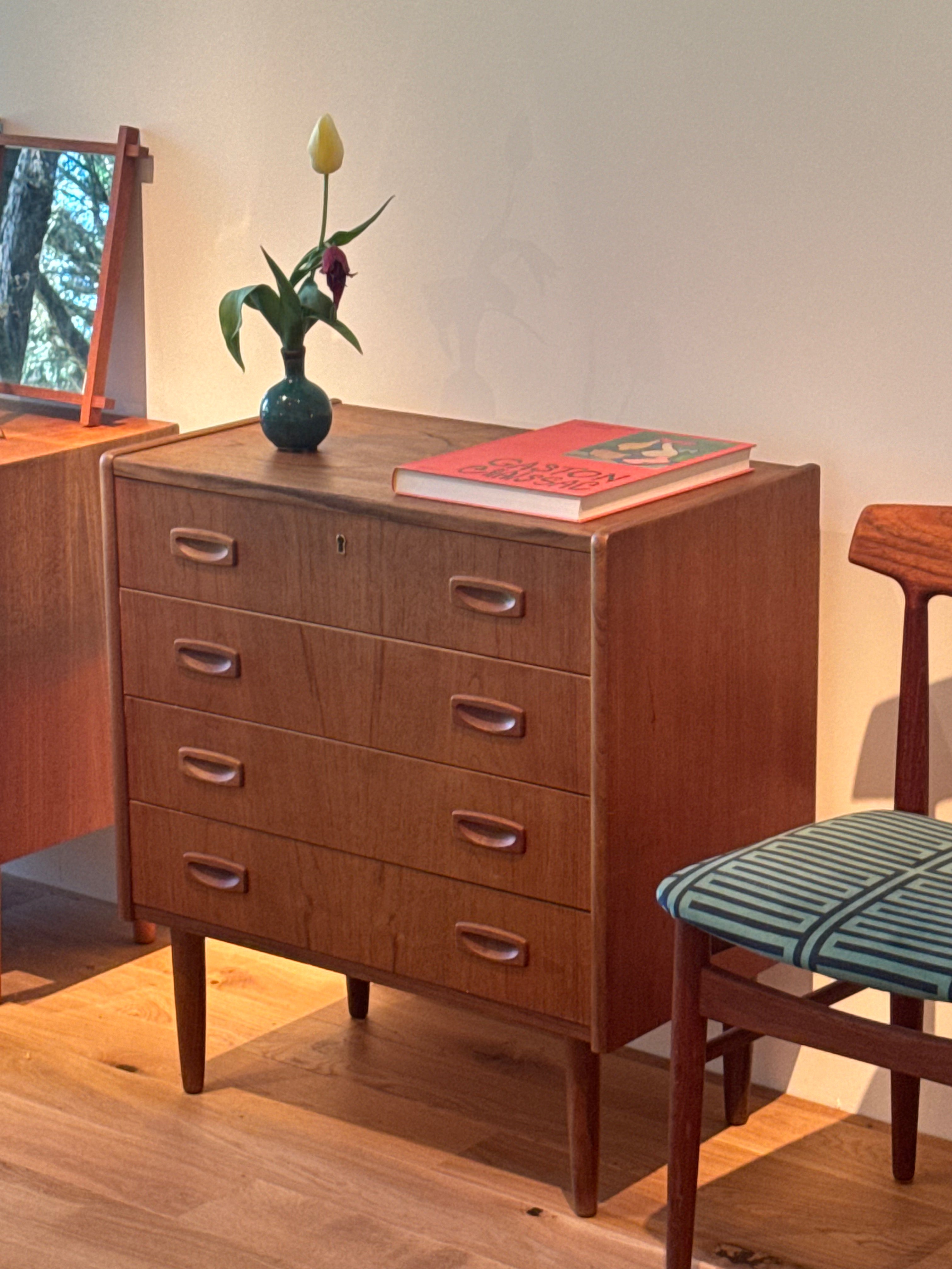 Commode scandinave vintage en chêne "Vinia"