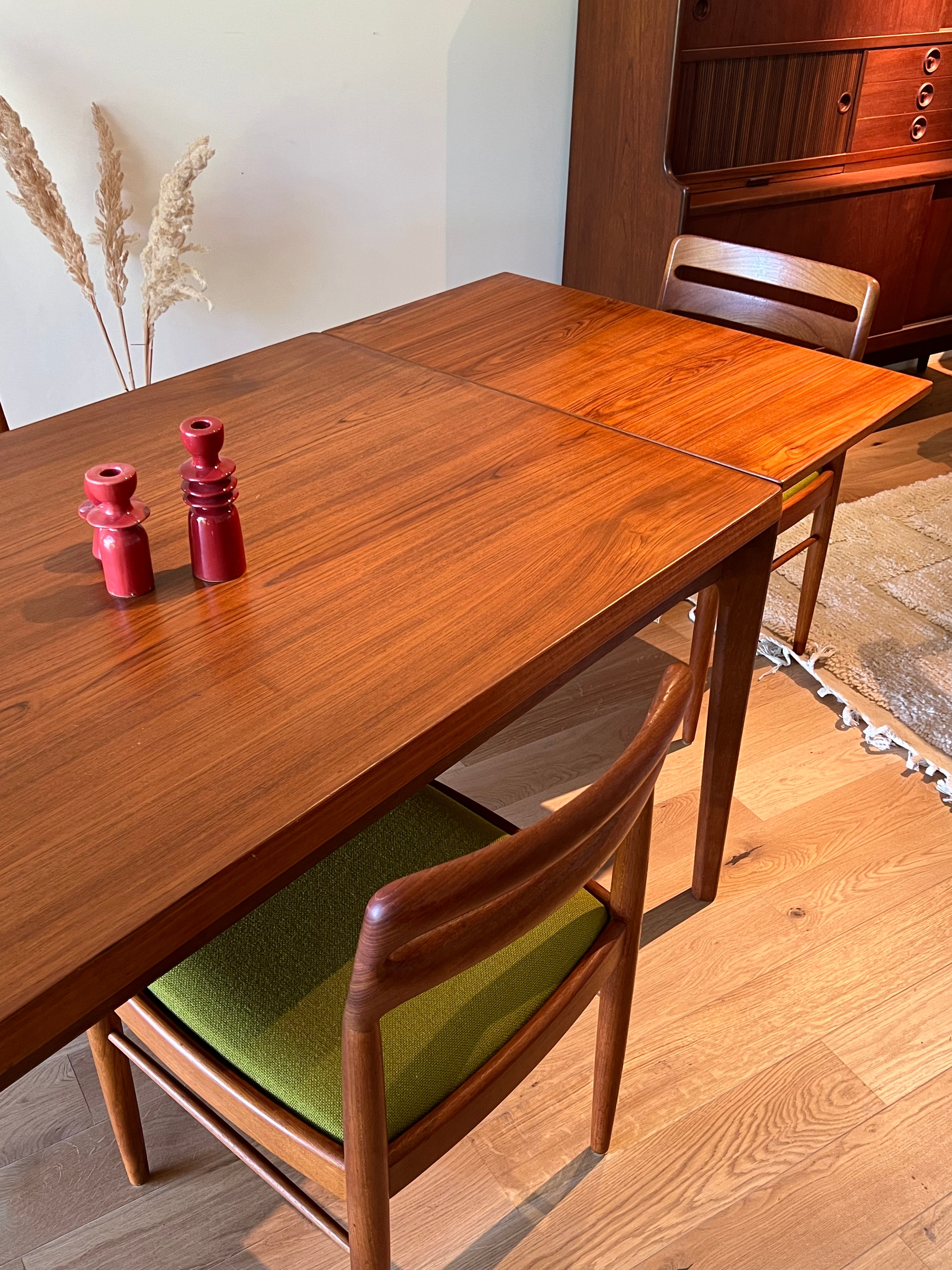 Table de salle à manger scandinave vintage en teck "Willow" de Henning Kjaernulf pour Vejle Stole
