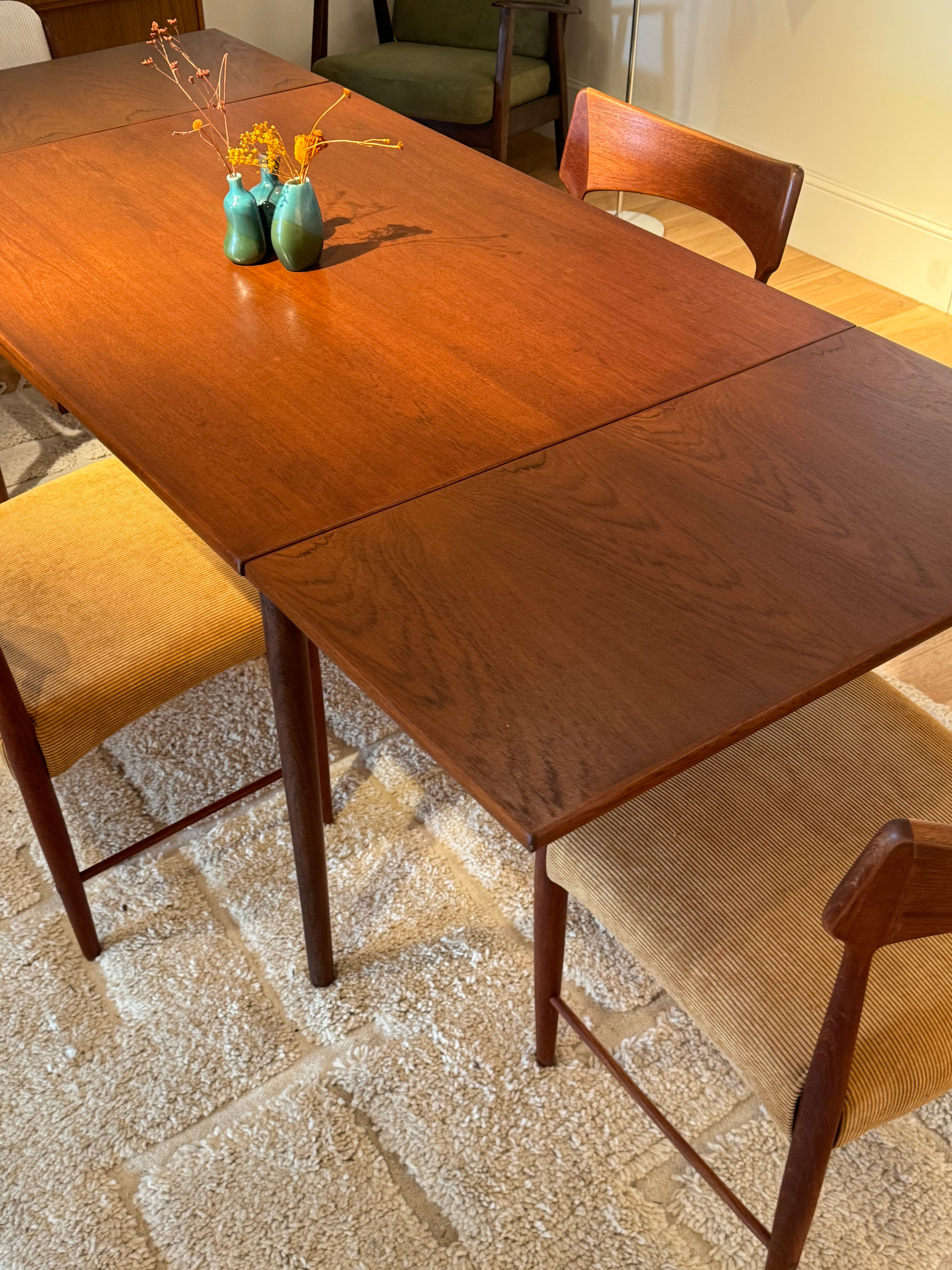 Table scandinave vintage en teck « Edwina »