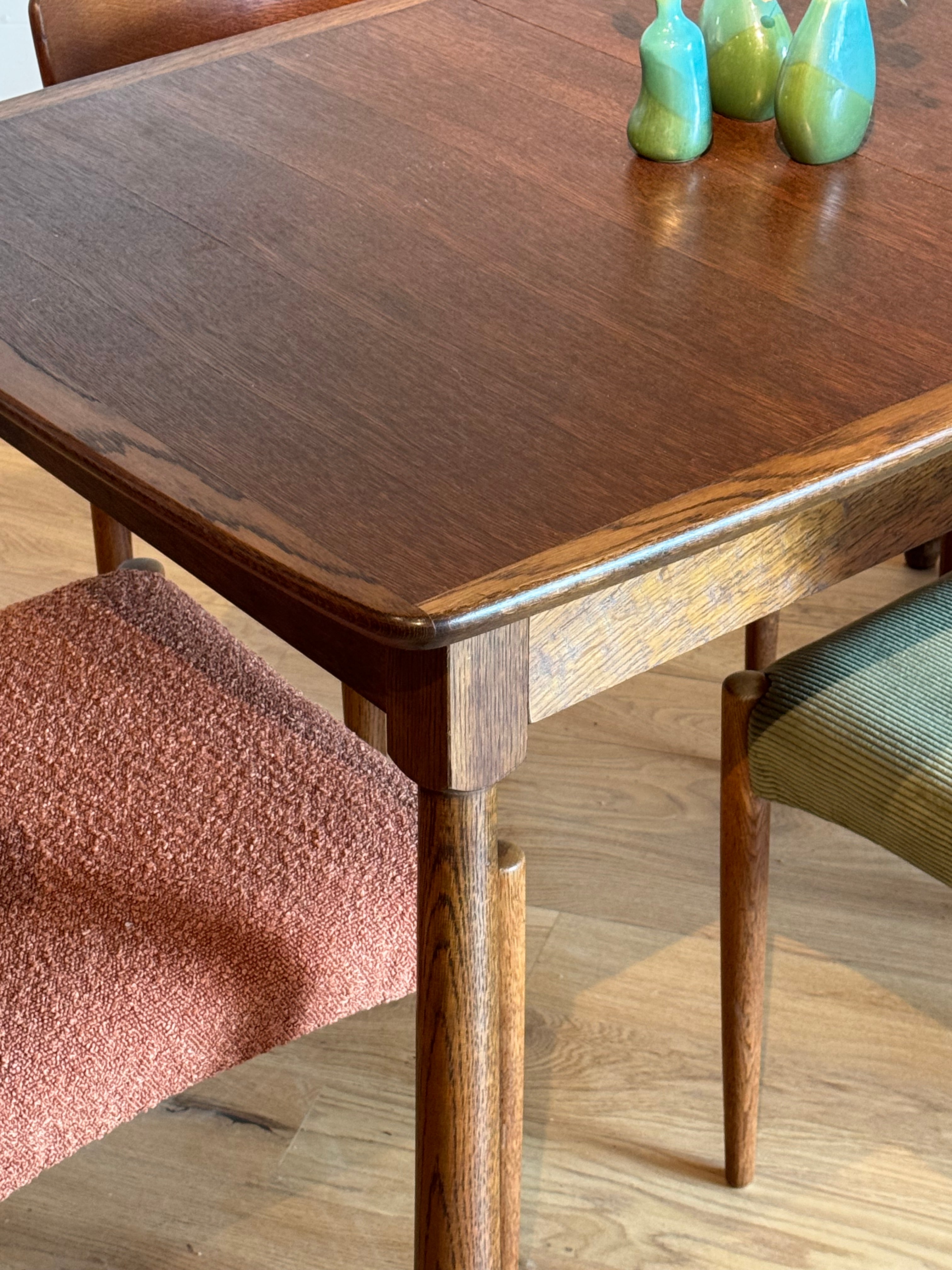 Table scandinave vintage en chêne « Mette »