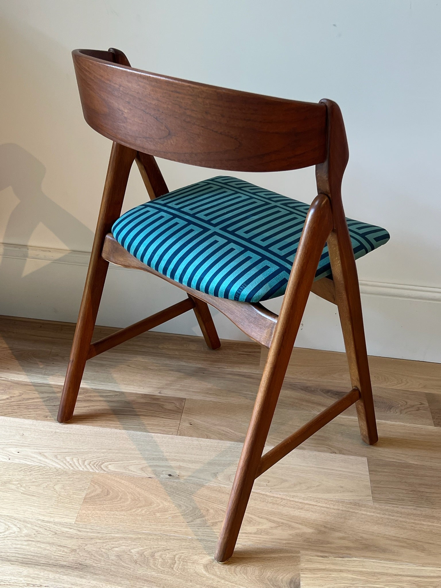 Chaise de bureau scandinave vintage en teck par Henning Kjaernulf "Sunniva"