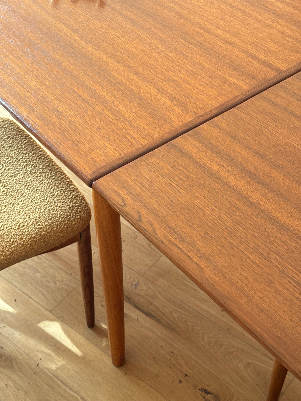 Table scandinave vintage extensible« Ilde » en teck