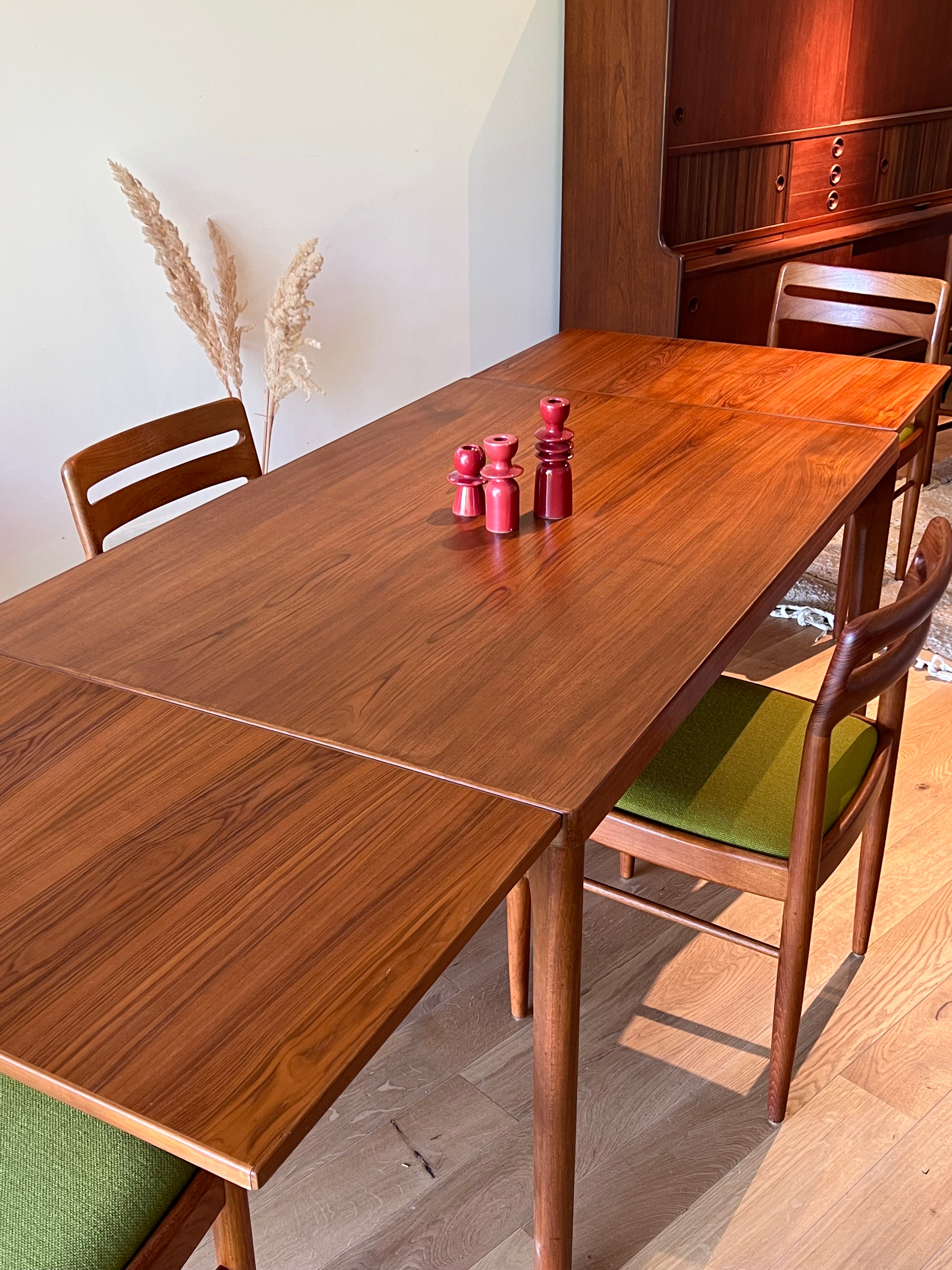 Table de salle à manger scandinave vintage en teck "Willow" de Henning Kjaernulf pour Vejle Stole