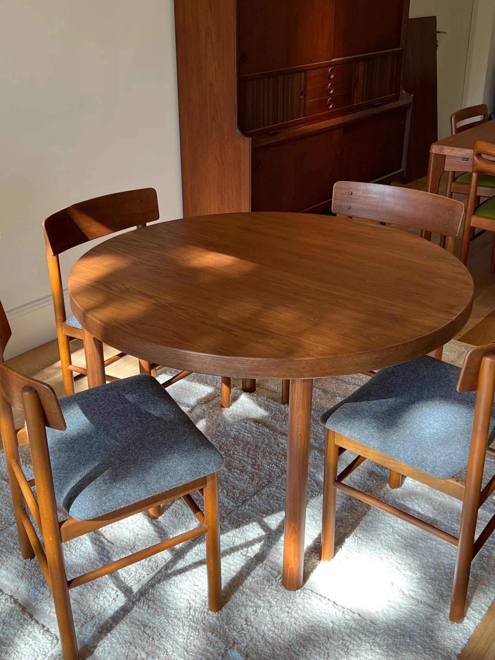 Table ronde de salle à manger extensible scandinave vintage en teck "Nilsa"
