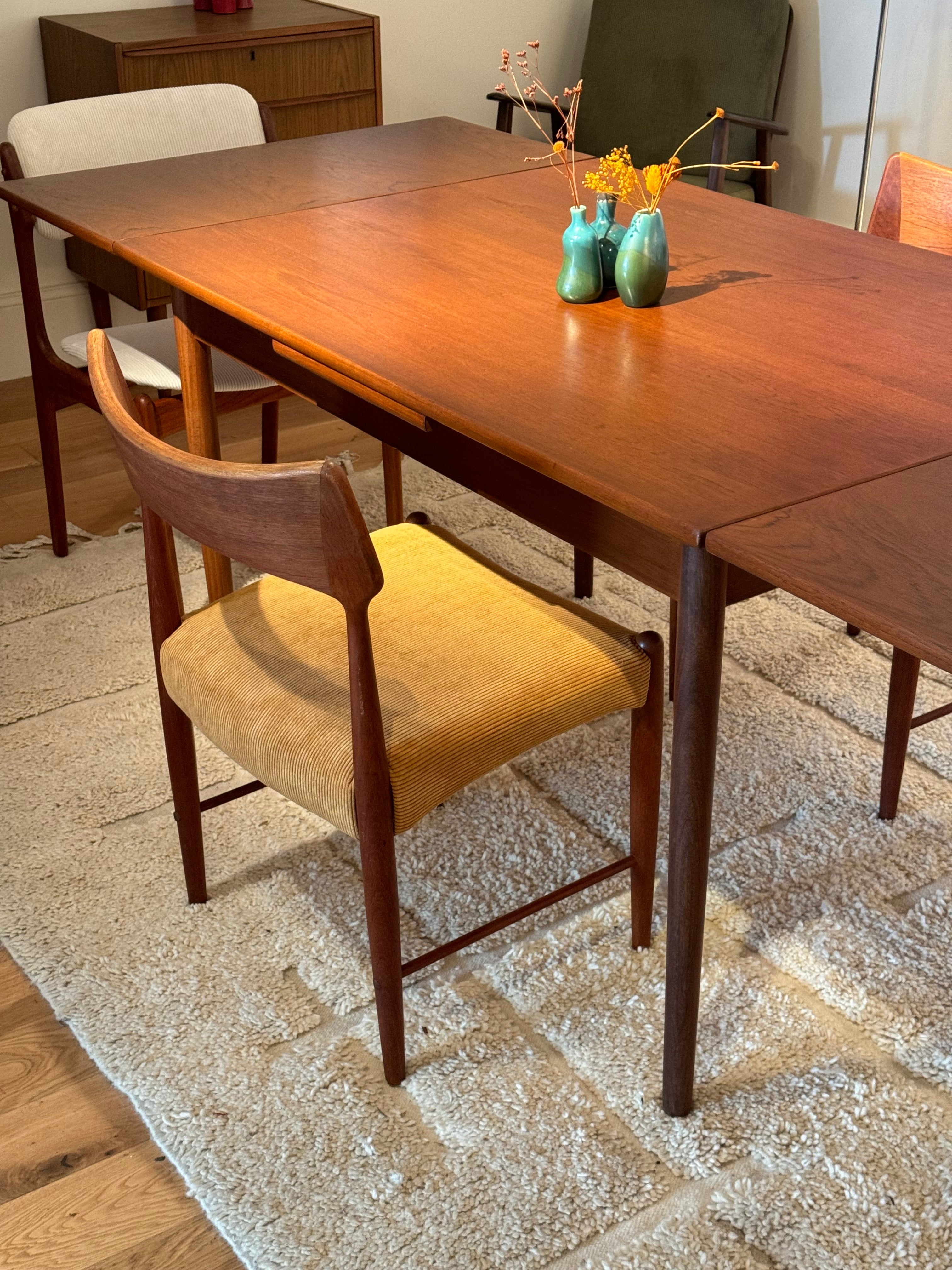Table scandinave vintage en teck « Edwina »