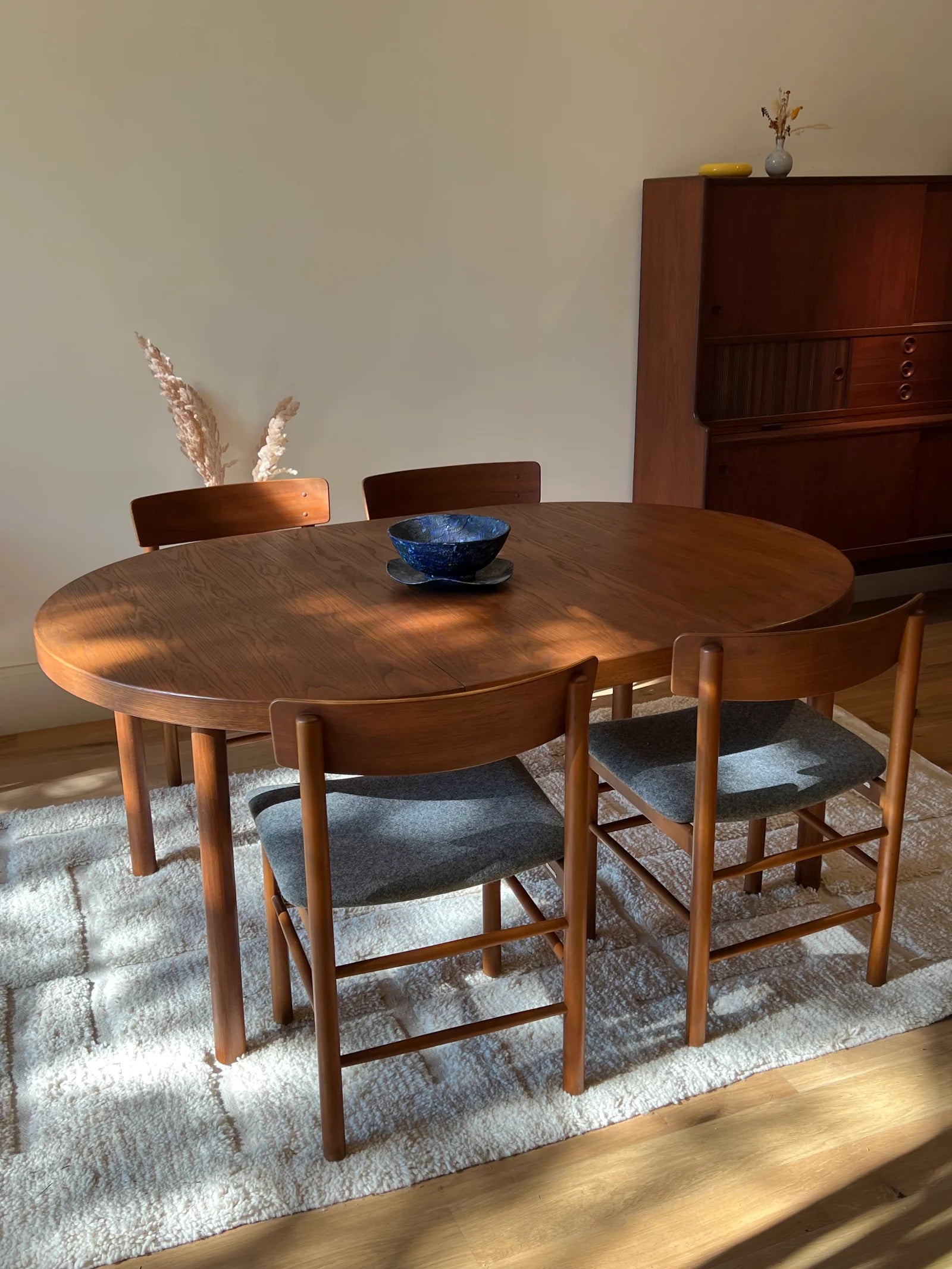 Table ronde de salle à manger extensible scandinave vintage en teck "Nilsa"