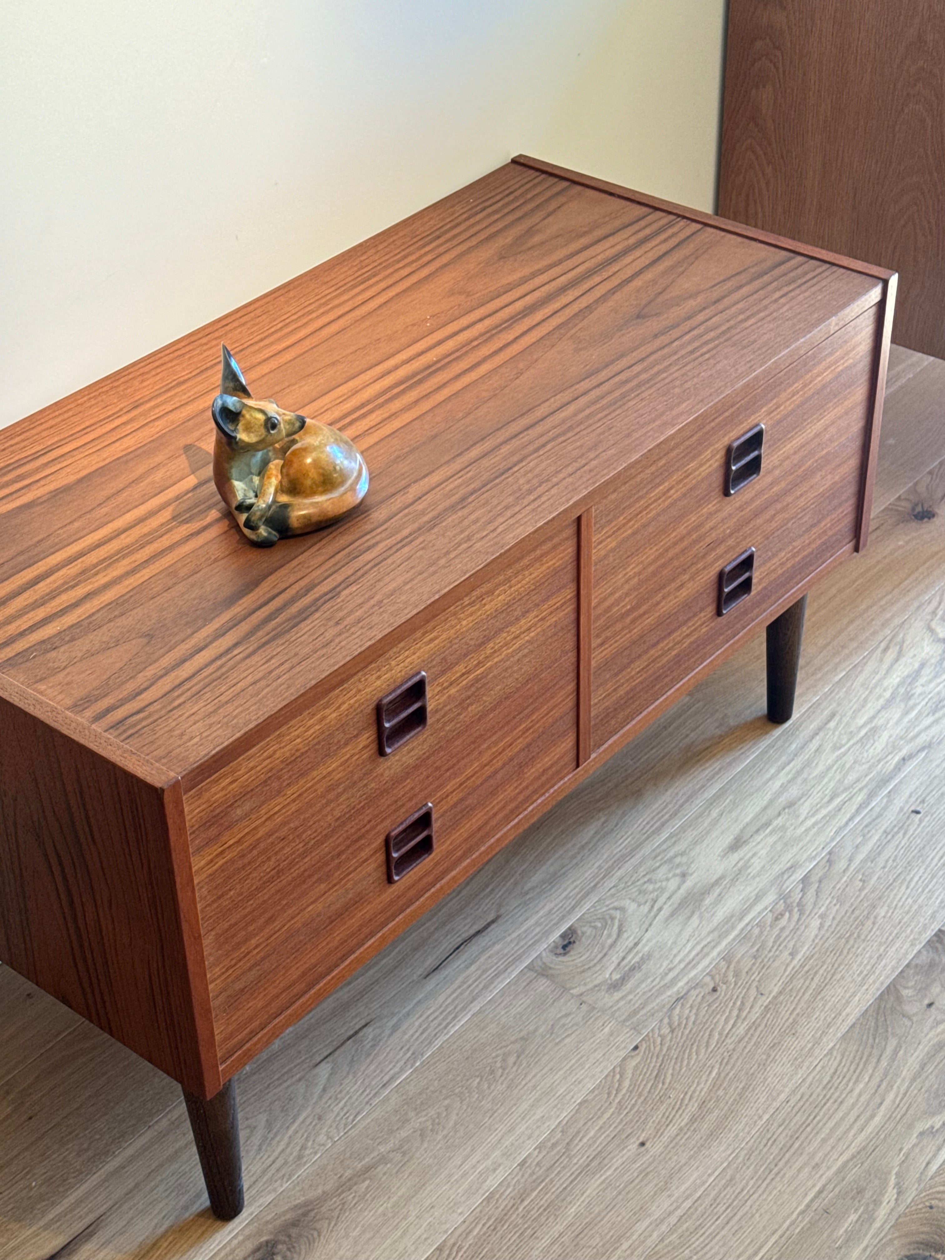 Commode scandinave basse / Meuble TV vintage « Brigitte »