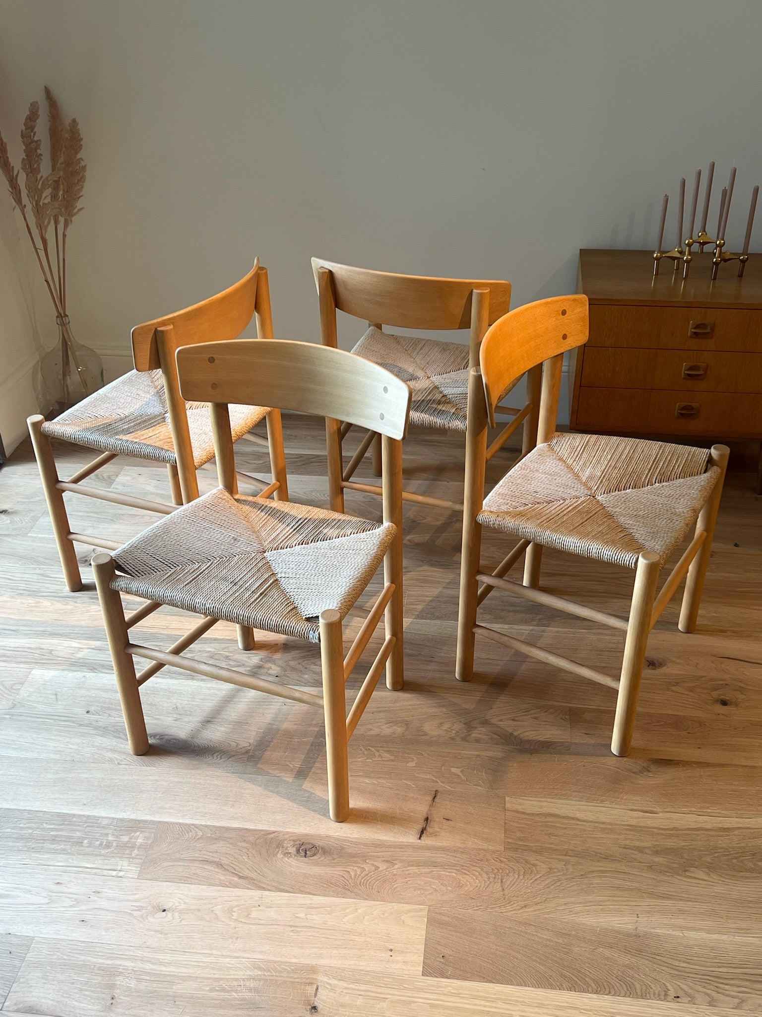 Suite de 4 chaises scandinaves vintage J39 en chêne par Børge Mogensen