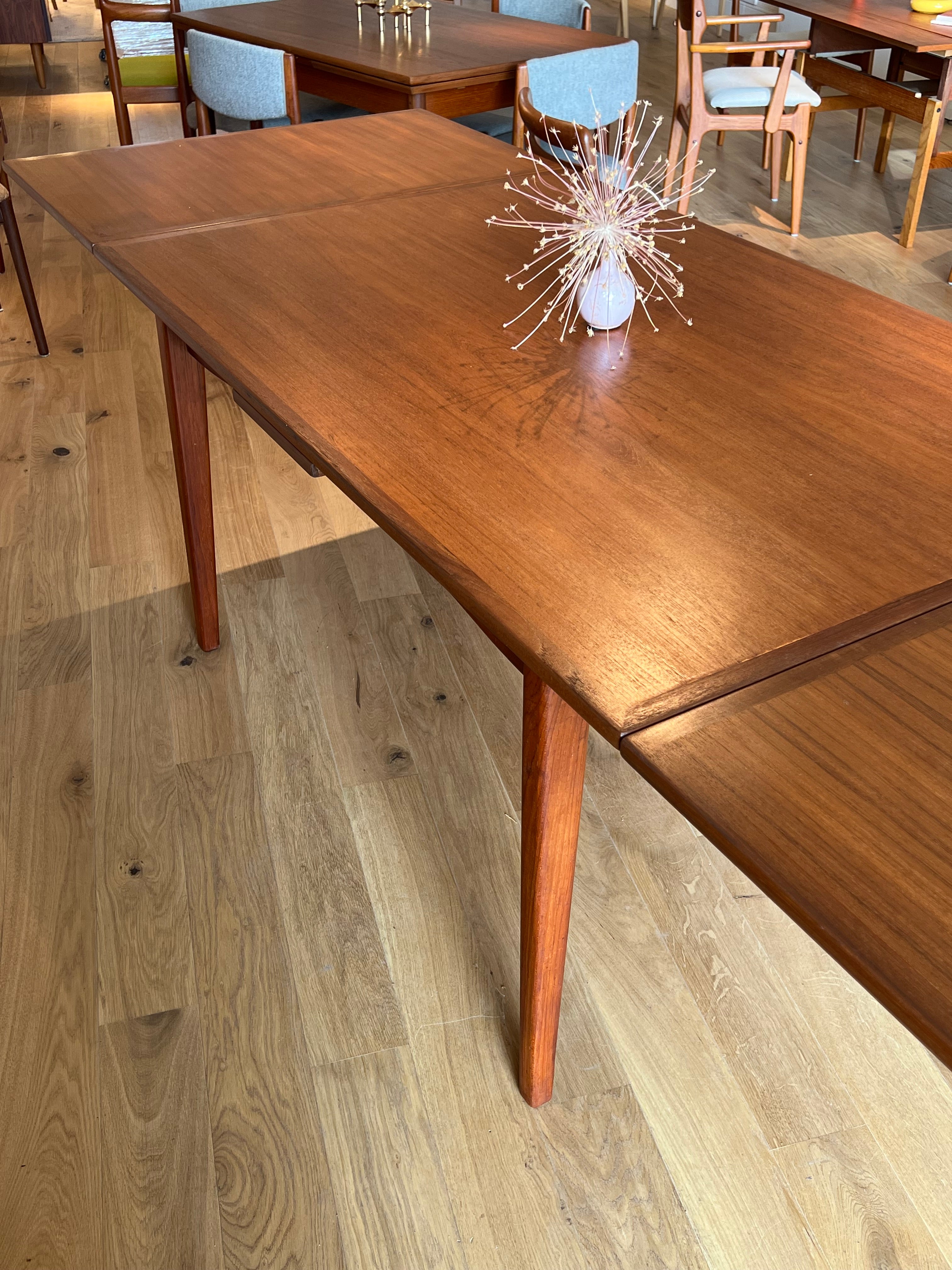 Table de salle à manger scandinave vintage en teck "Birgitte"