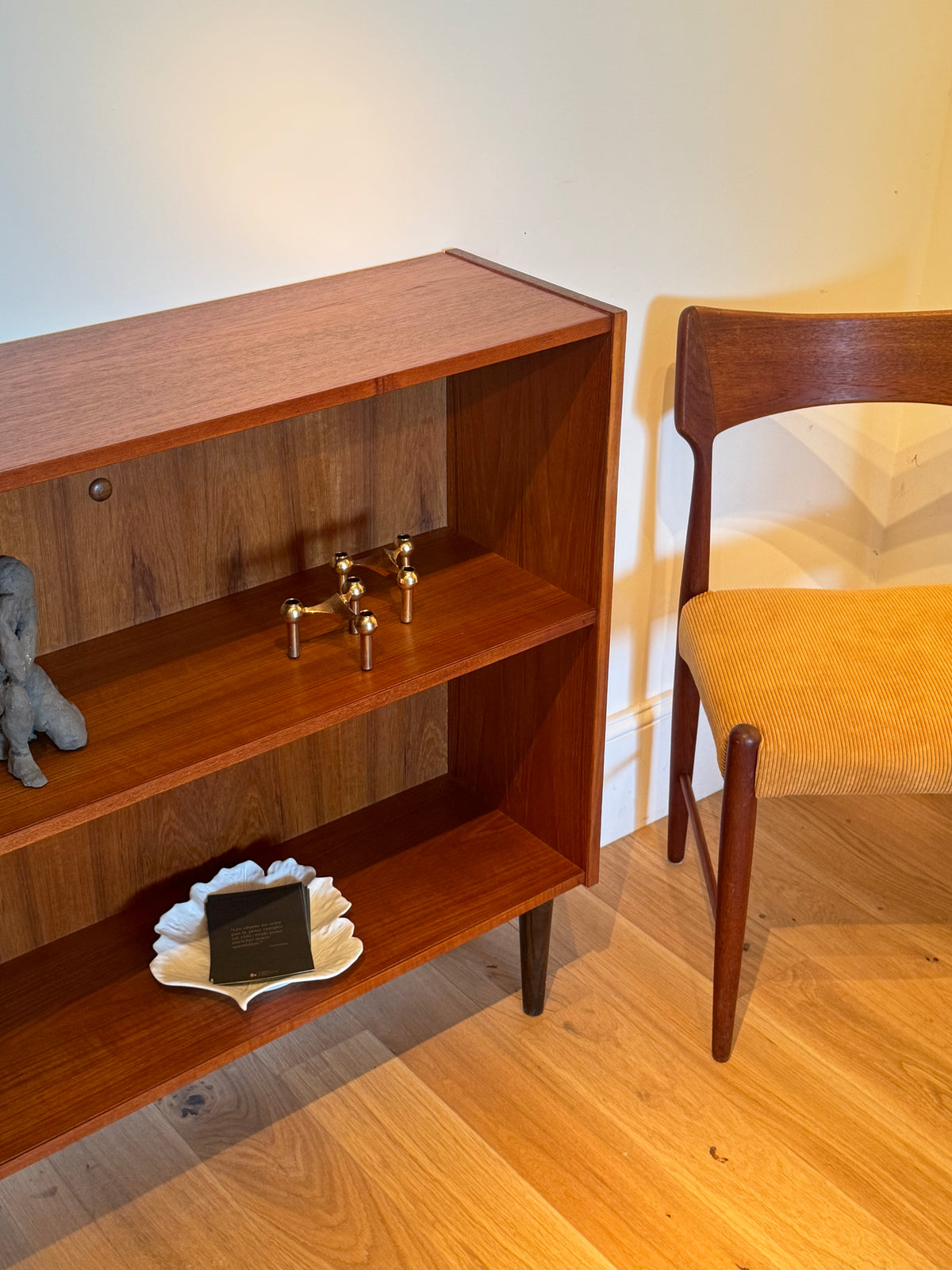 Petite bibliothèque scandinave vintage en teck « Ellen »