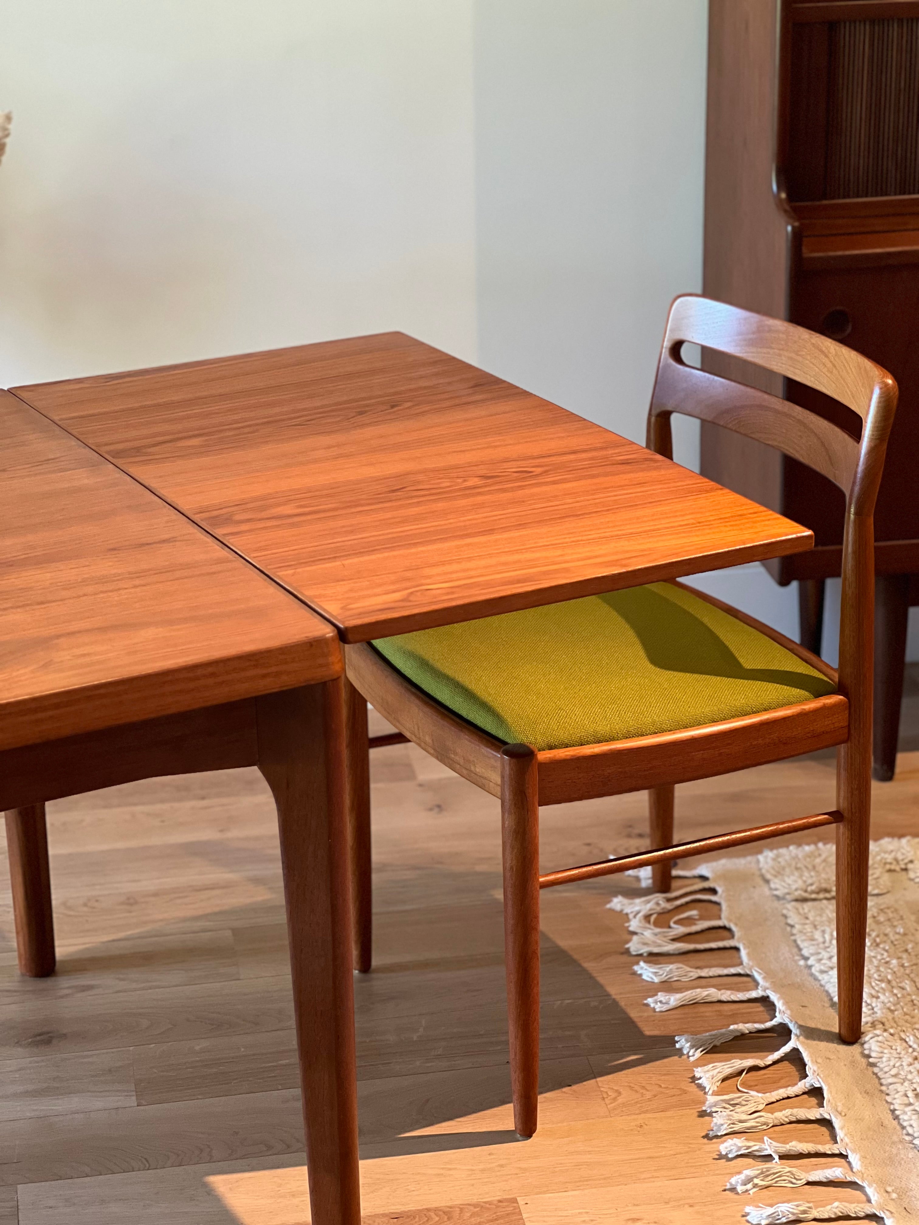 Table de salle à manger scandinave vintage en teck "Willow" de Henning Kjaernulf pour Vejle Stole