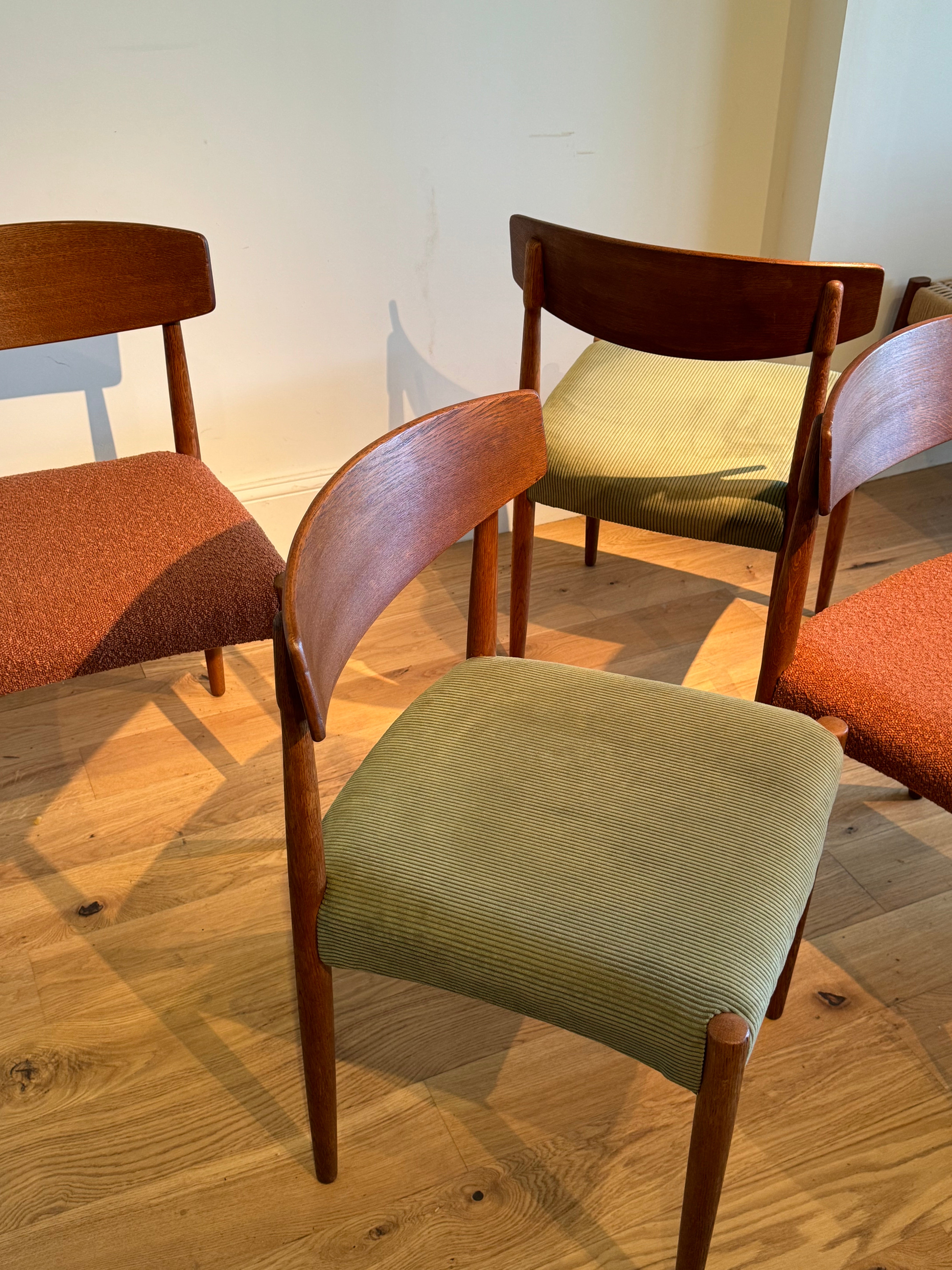 Suite de 4 chaises scandinaves vintage « Huldra » en chêne