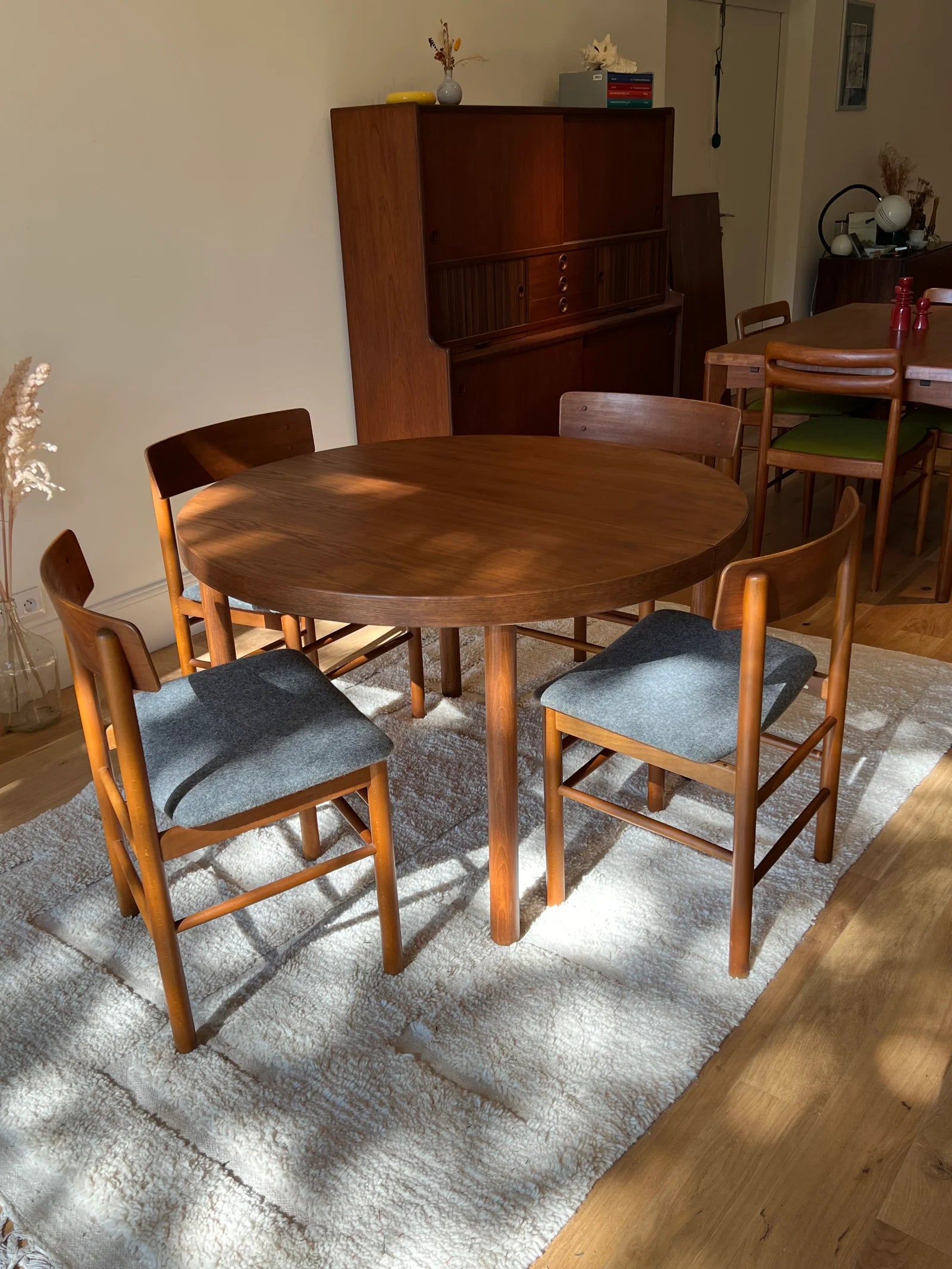 Table ronde de salle à manger extensible scandinave vintage en teck "Nilsa"