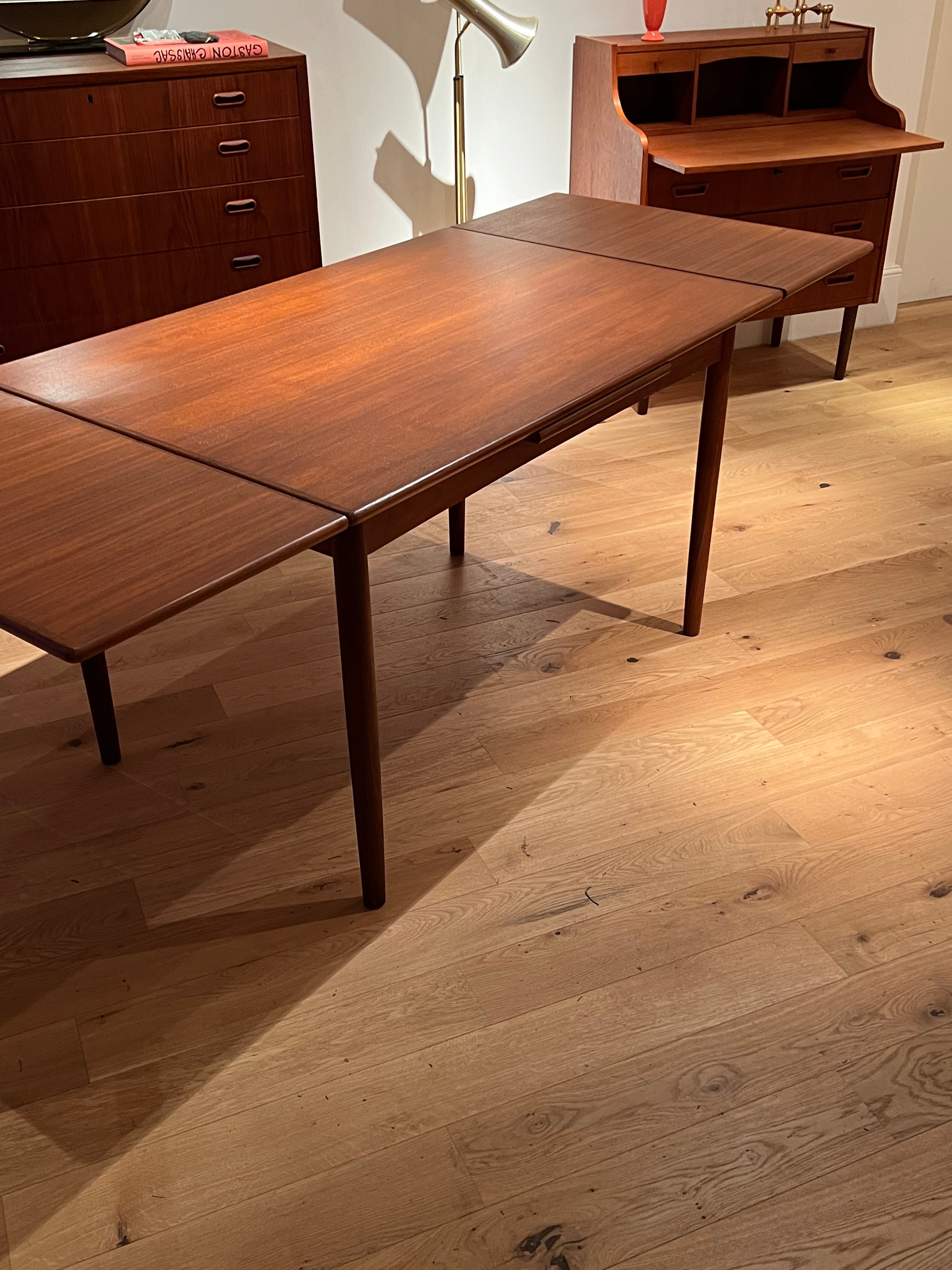 Table de salle à manger scandinave vintage en teck "Tilta"