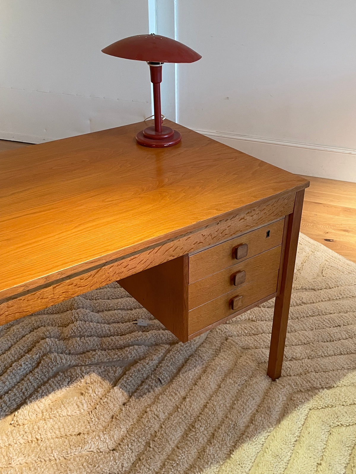 Bureau scandinave vintage en chêne doré "Jonas"