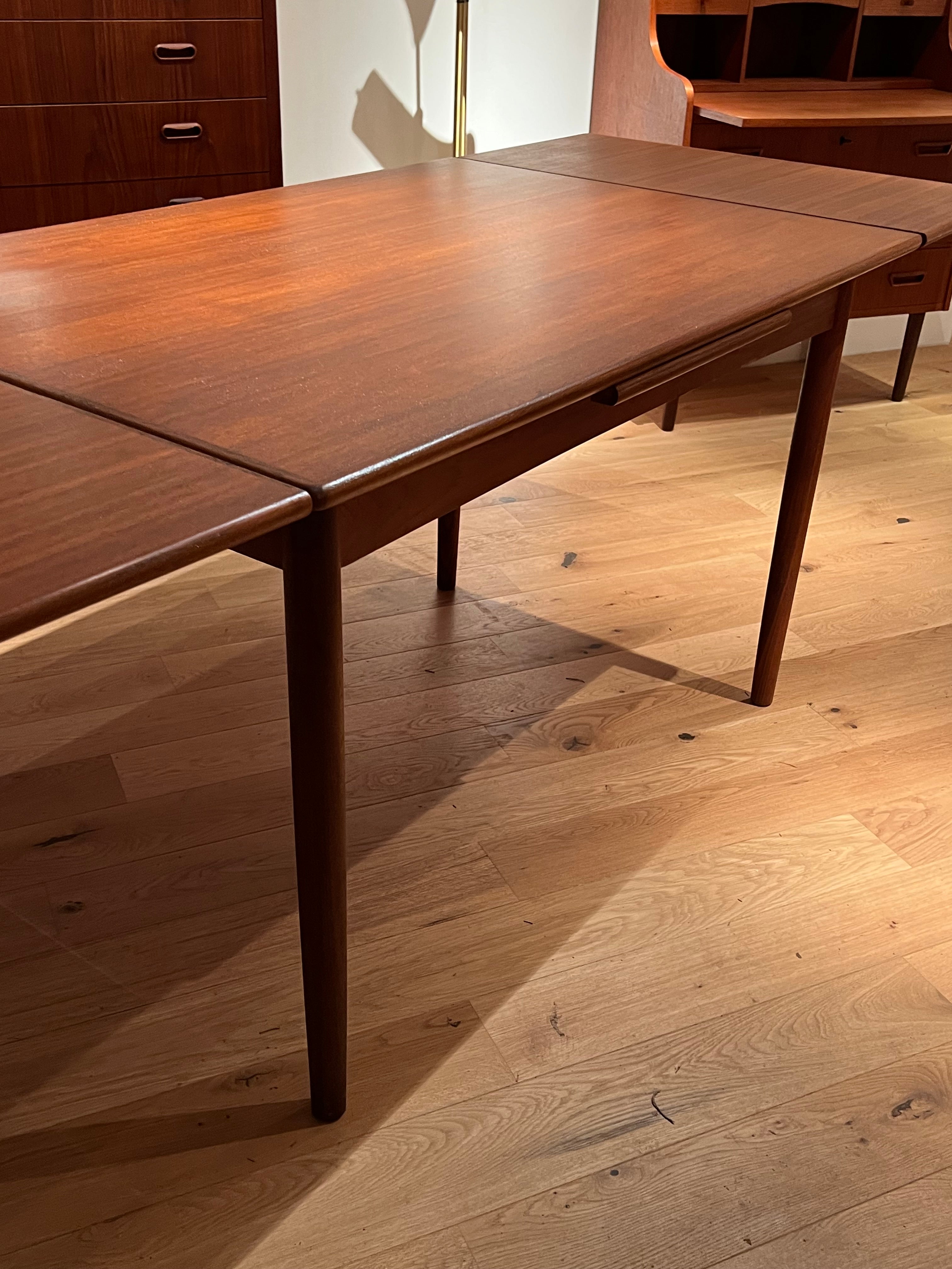 Table de salle à manger scandinave vintage en teck "Tilta"