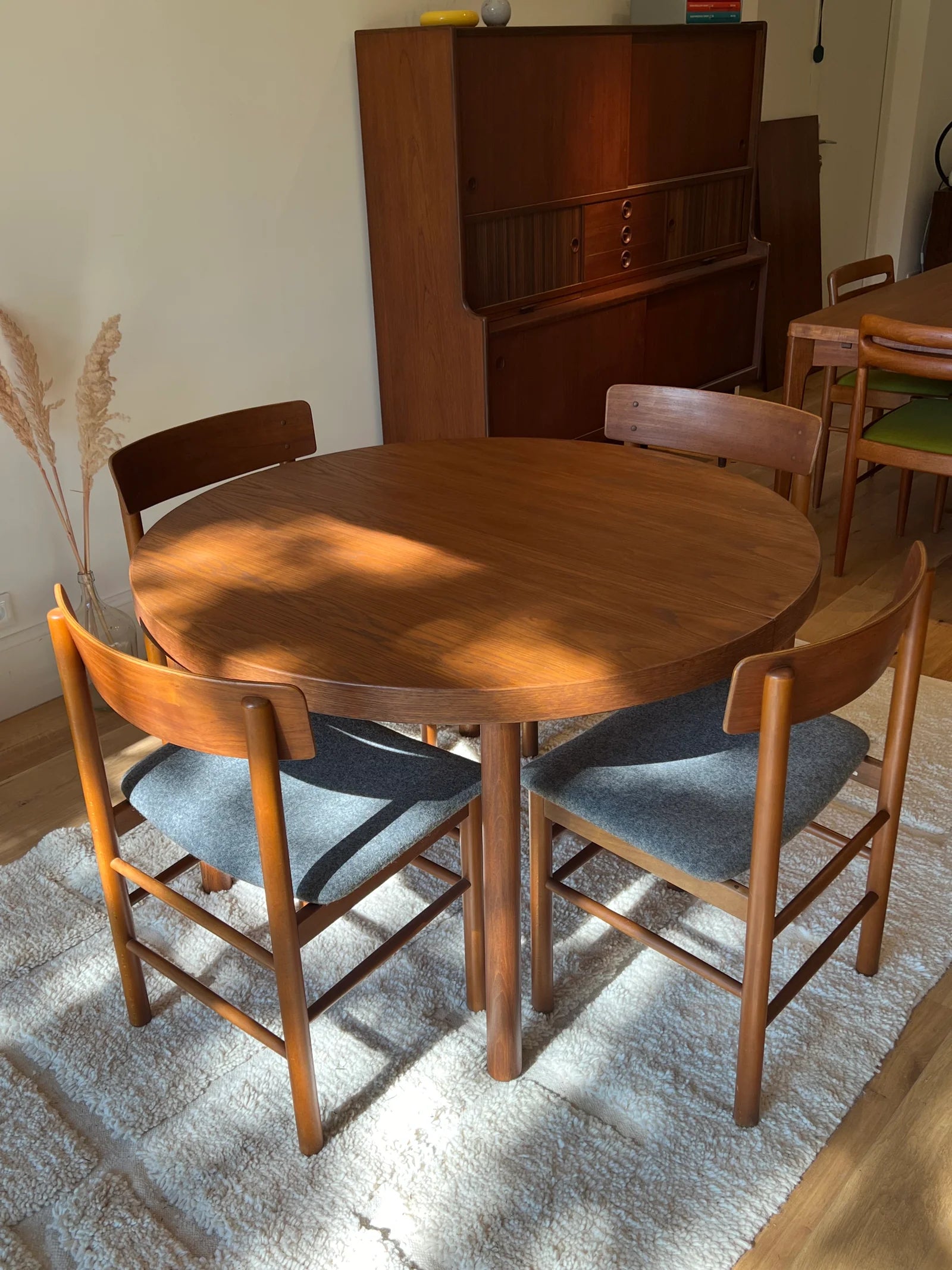 Table ronde de salle à manger extensible scandinave vintage en teck "Nilsa"