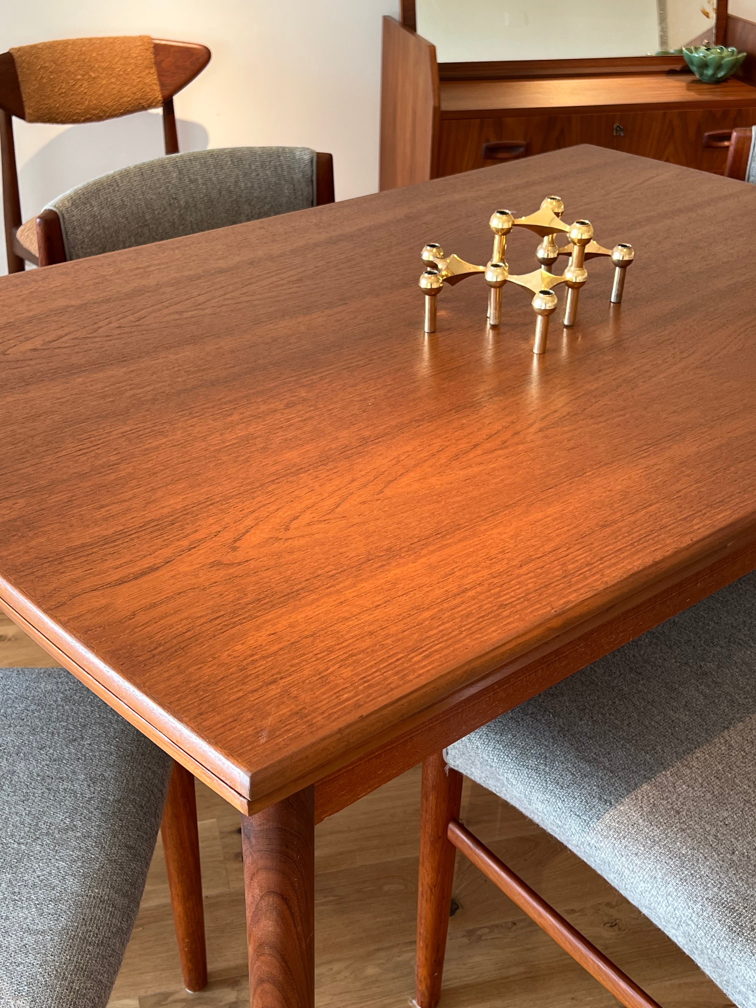 Table de salle à manger vintage scandinave en teck "Annika"