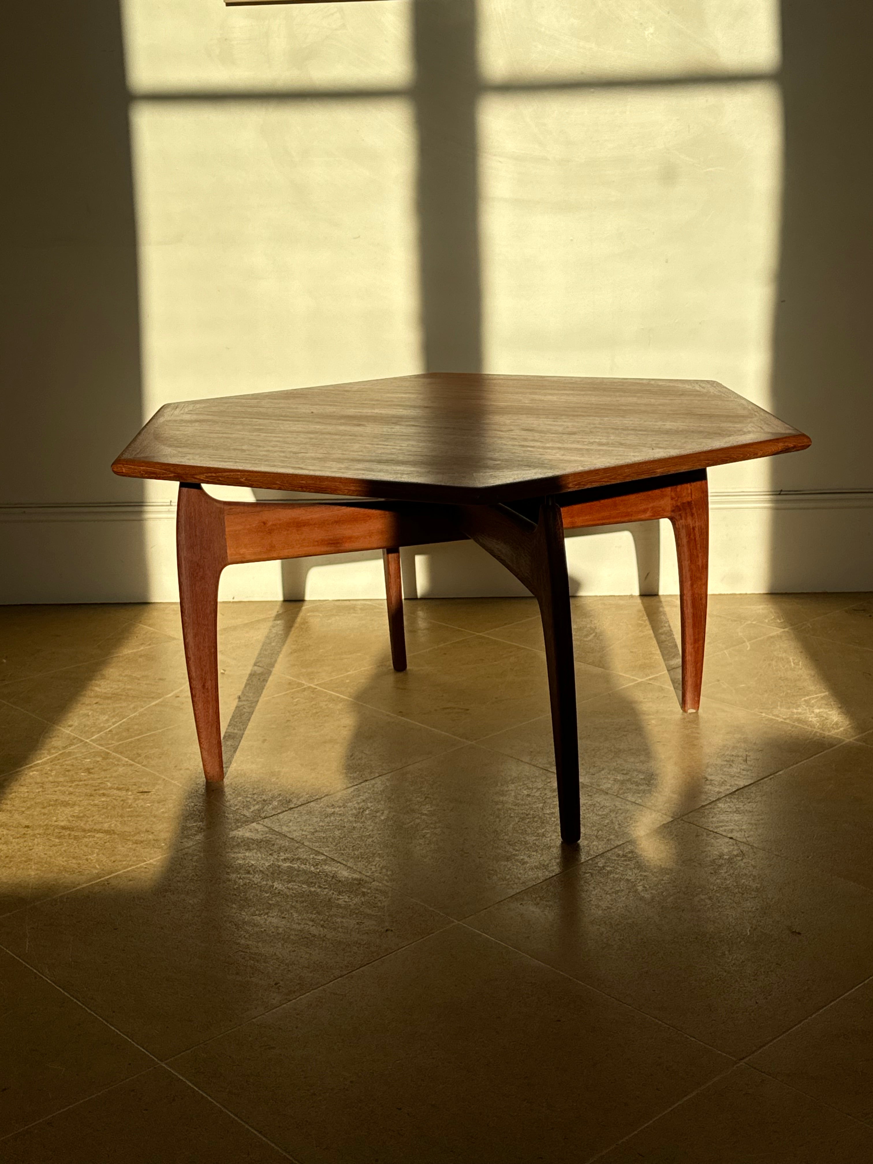 Table basse scandinave vintage en teck « Ursula »