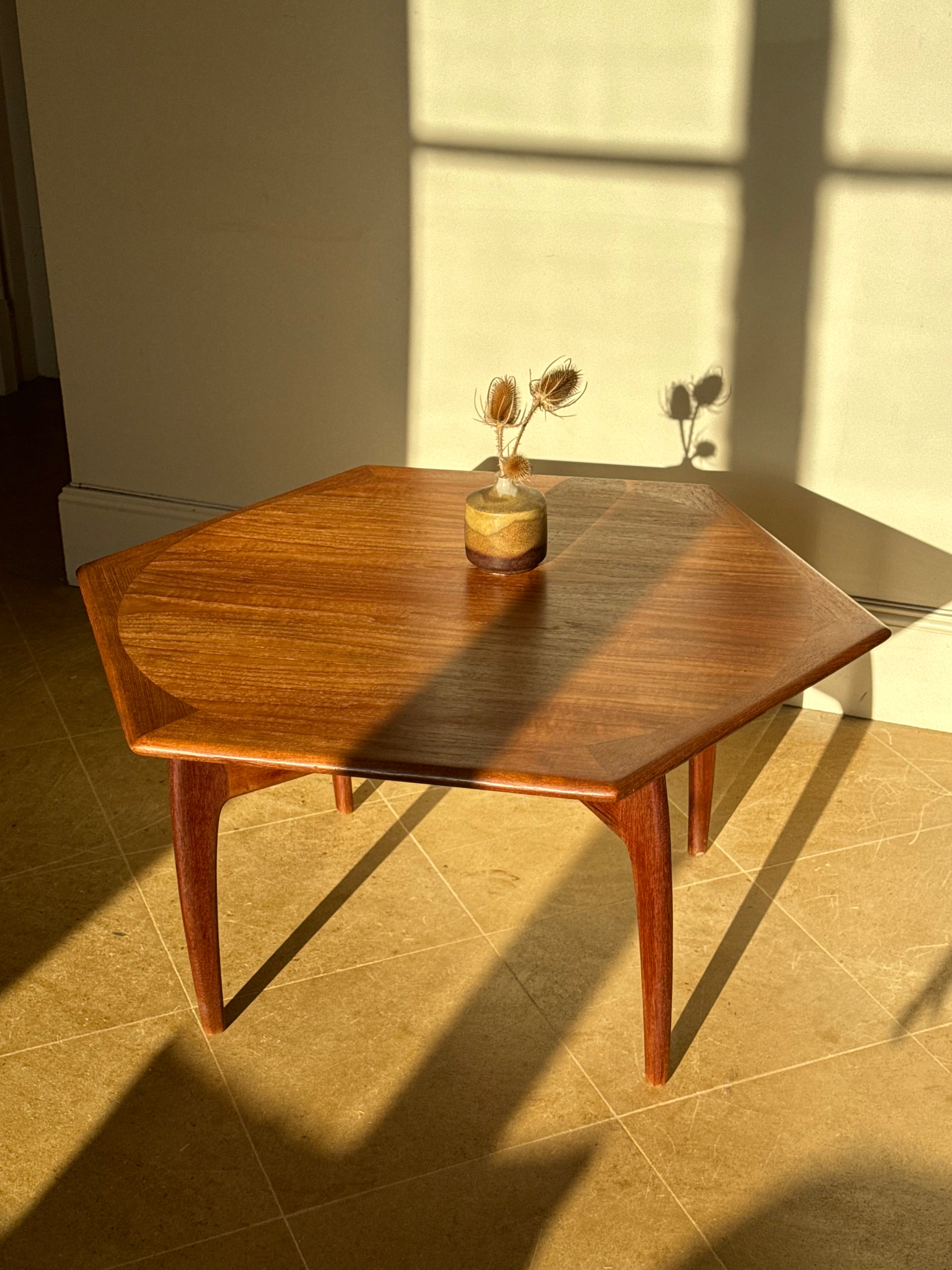 Table basse scandinave vintage en teck « Ursula »