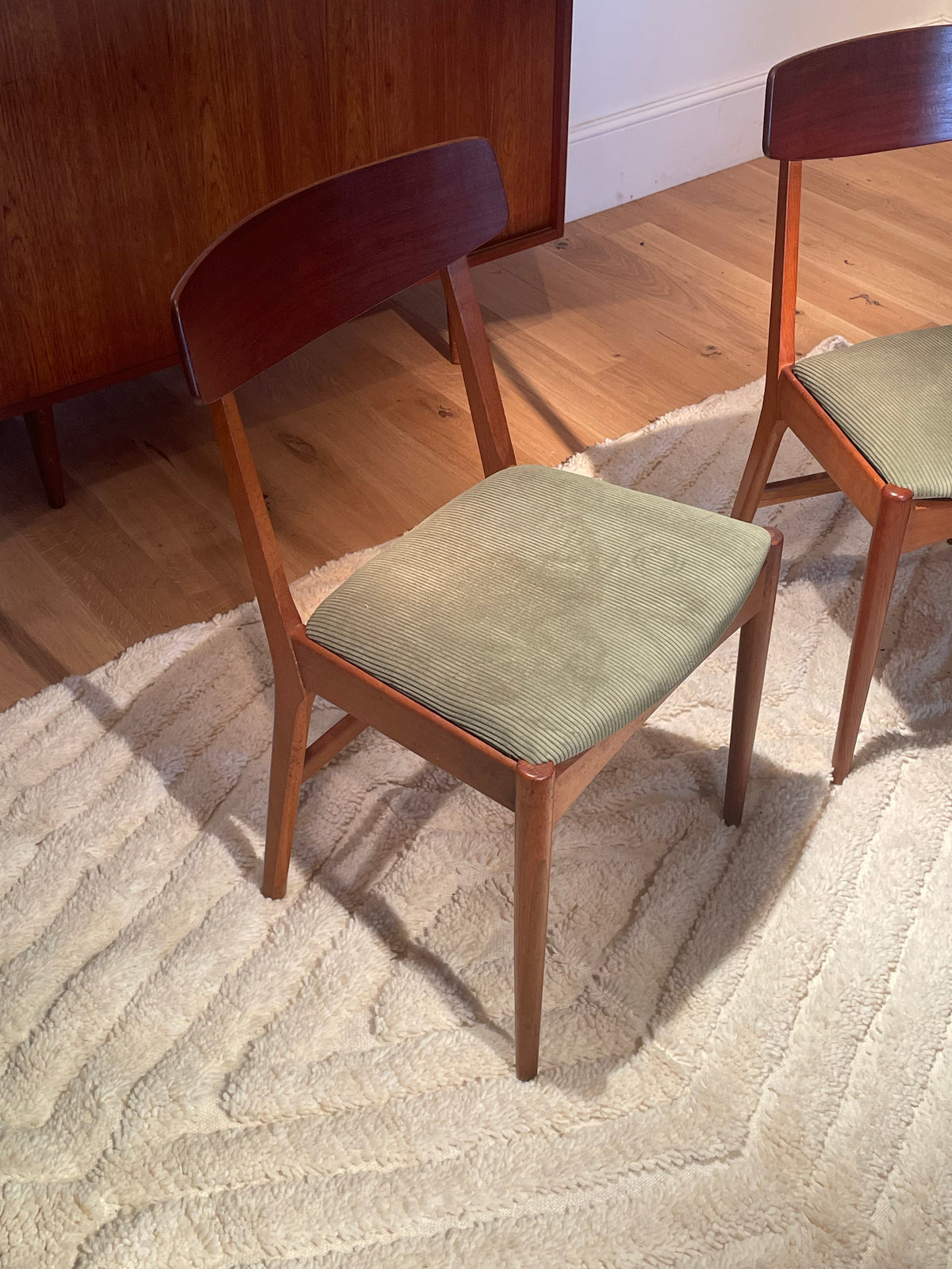 Chaise scandinave vintage "Liva" en teck (4 disponibles)