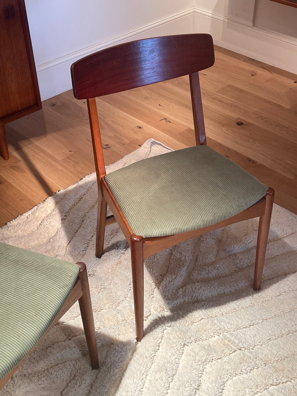 Chaise scandinave vintage "Liva" en teck (4 disponibles)