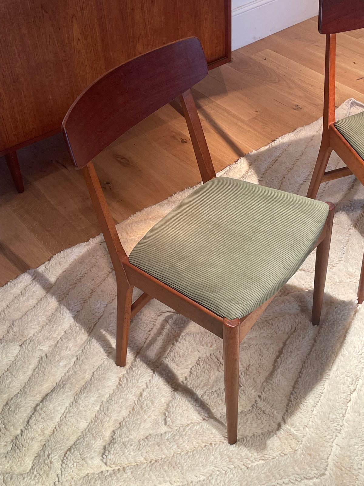 Chaise scandinave vintage "Liva" en teck (4 disponibles)