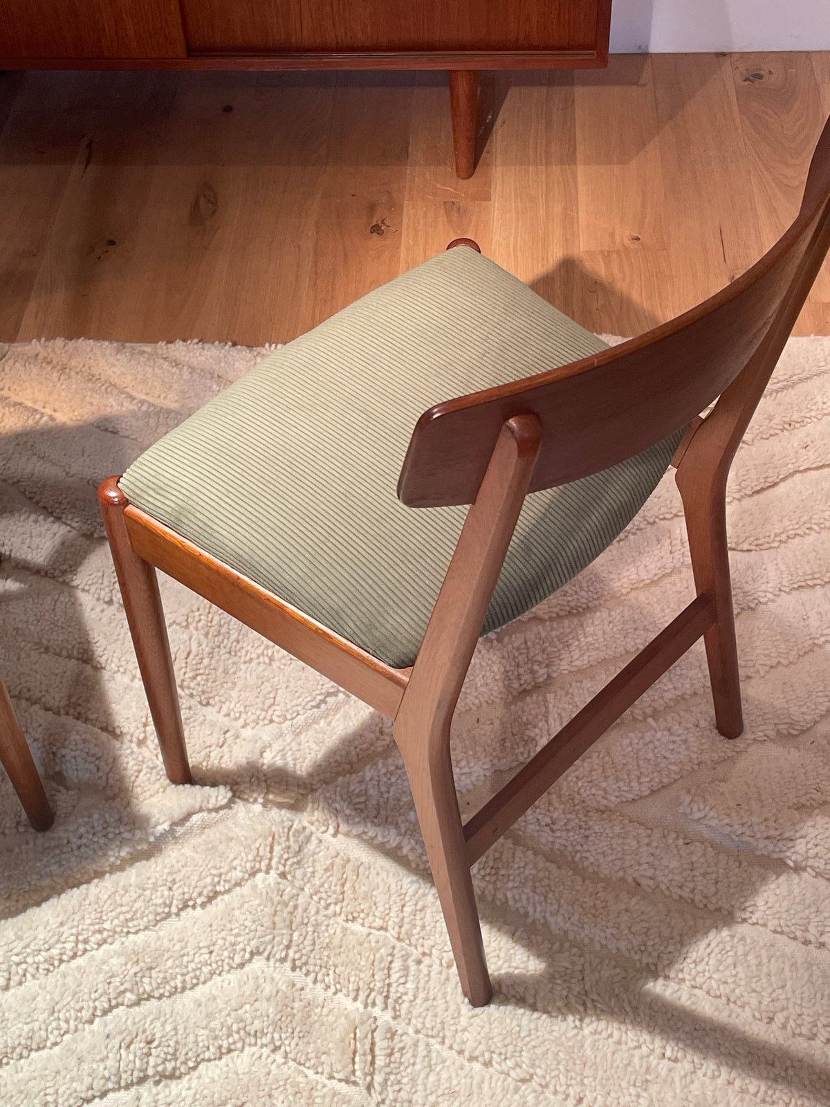 Chaise scandinave vintage "Liva" en teck (4 disponibles)