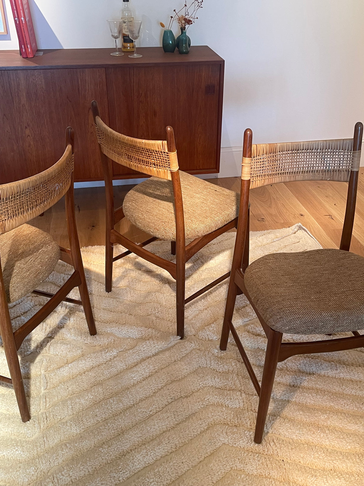 Chaise scandinave vintage "Hanne" en teck (4 disponibles)