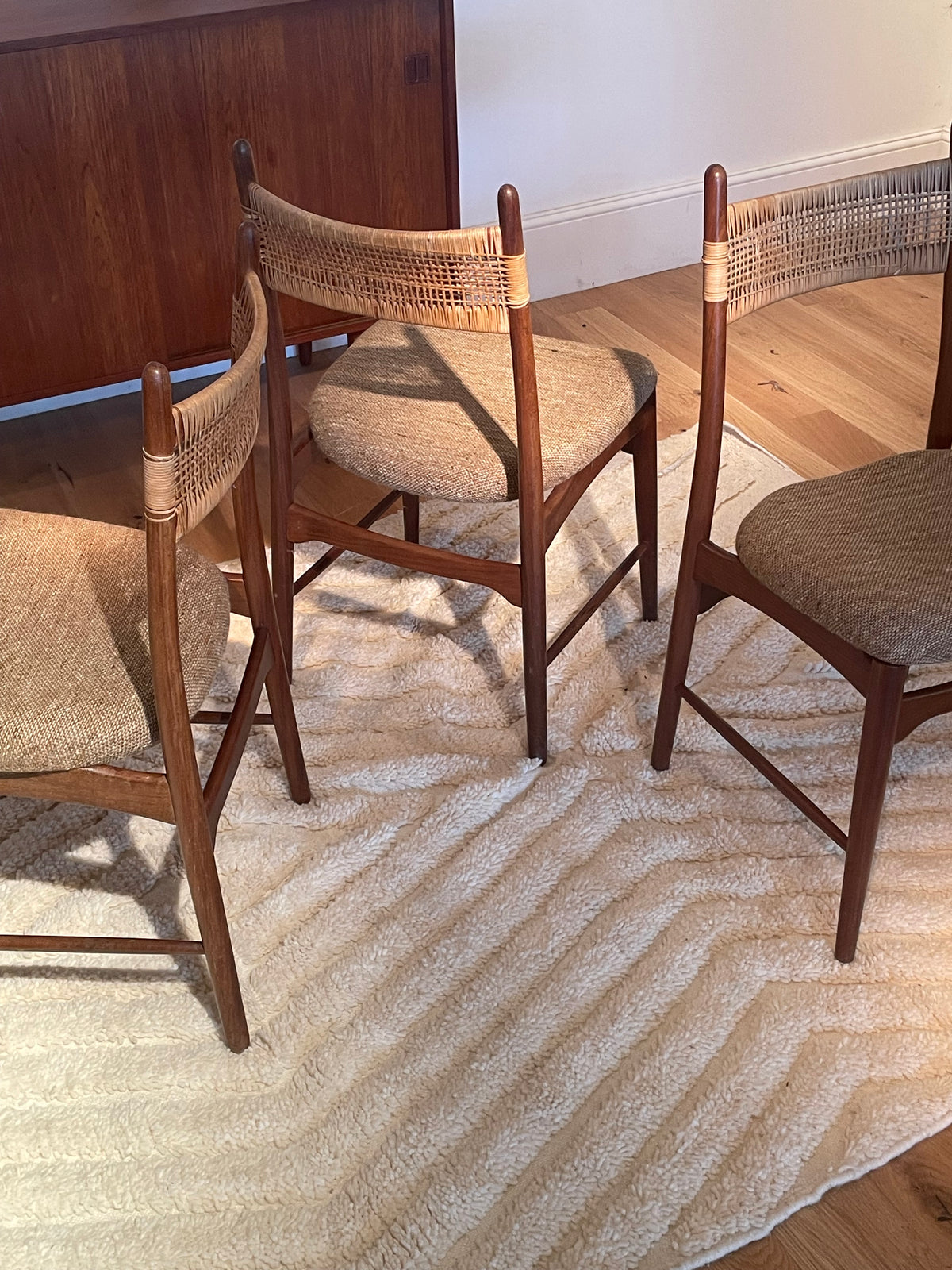 Chaise scandinave vintage "Hanne" en teck (4 disponibles)