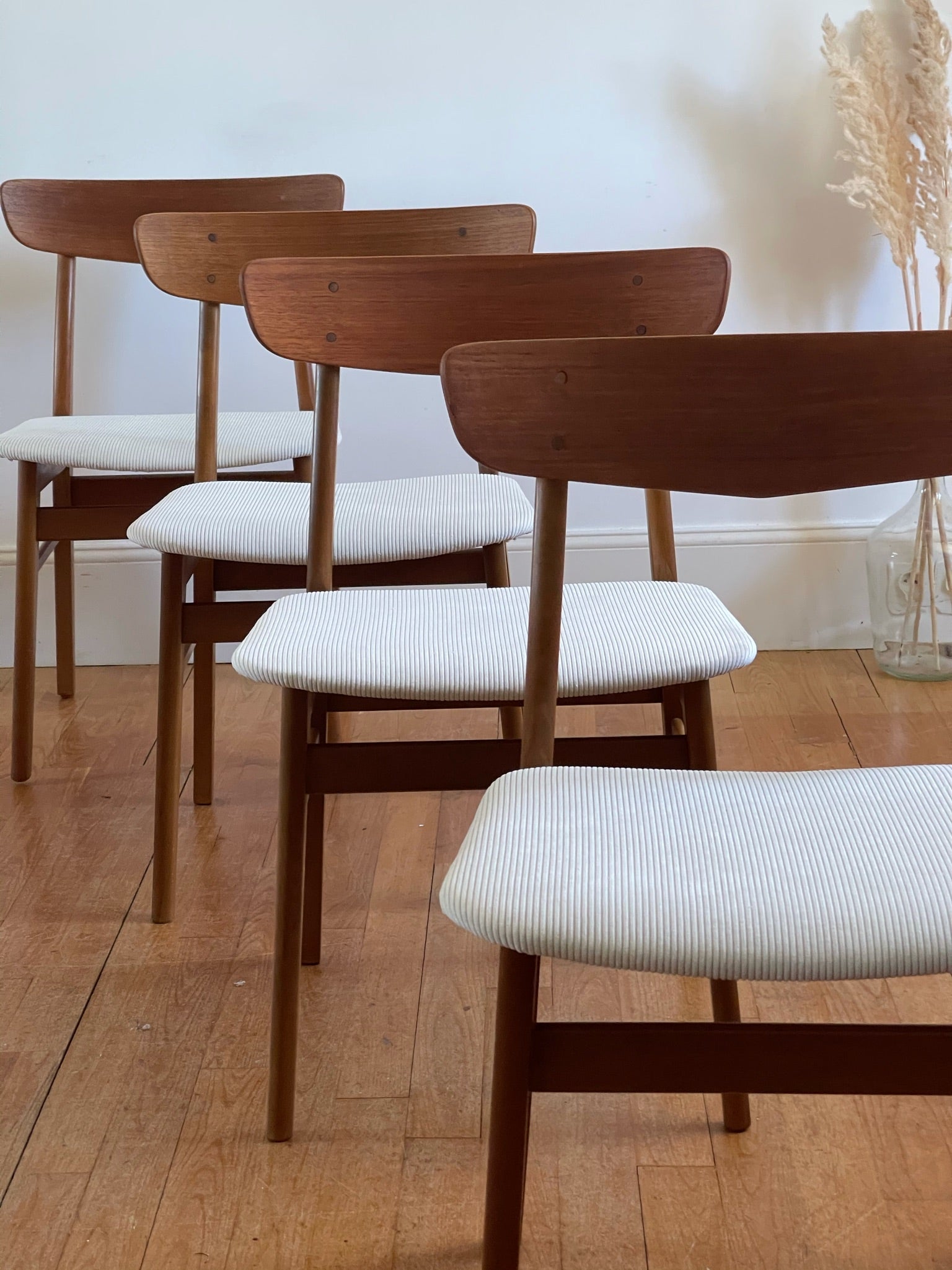 Suite de 4 chaises scandinaves Freya - Farstrup en velours côtelé