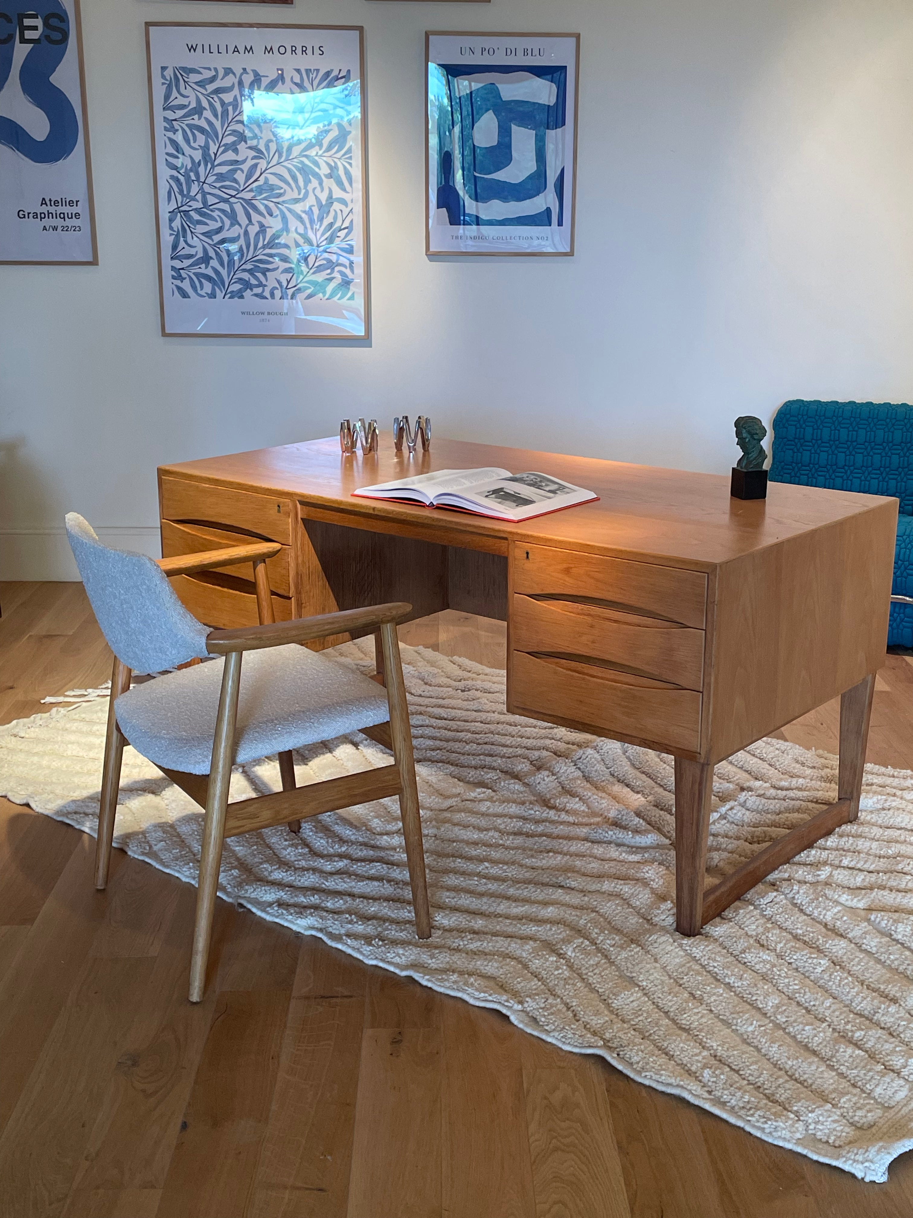 Bureau scandinave vintage en chêne doré "Anders"