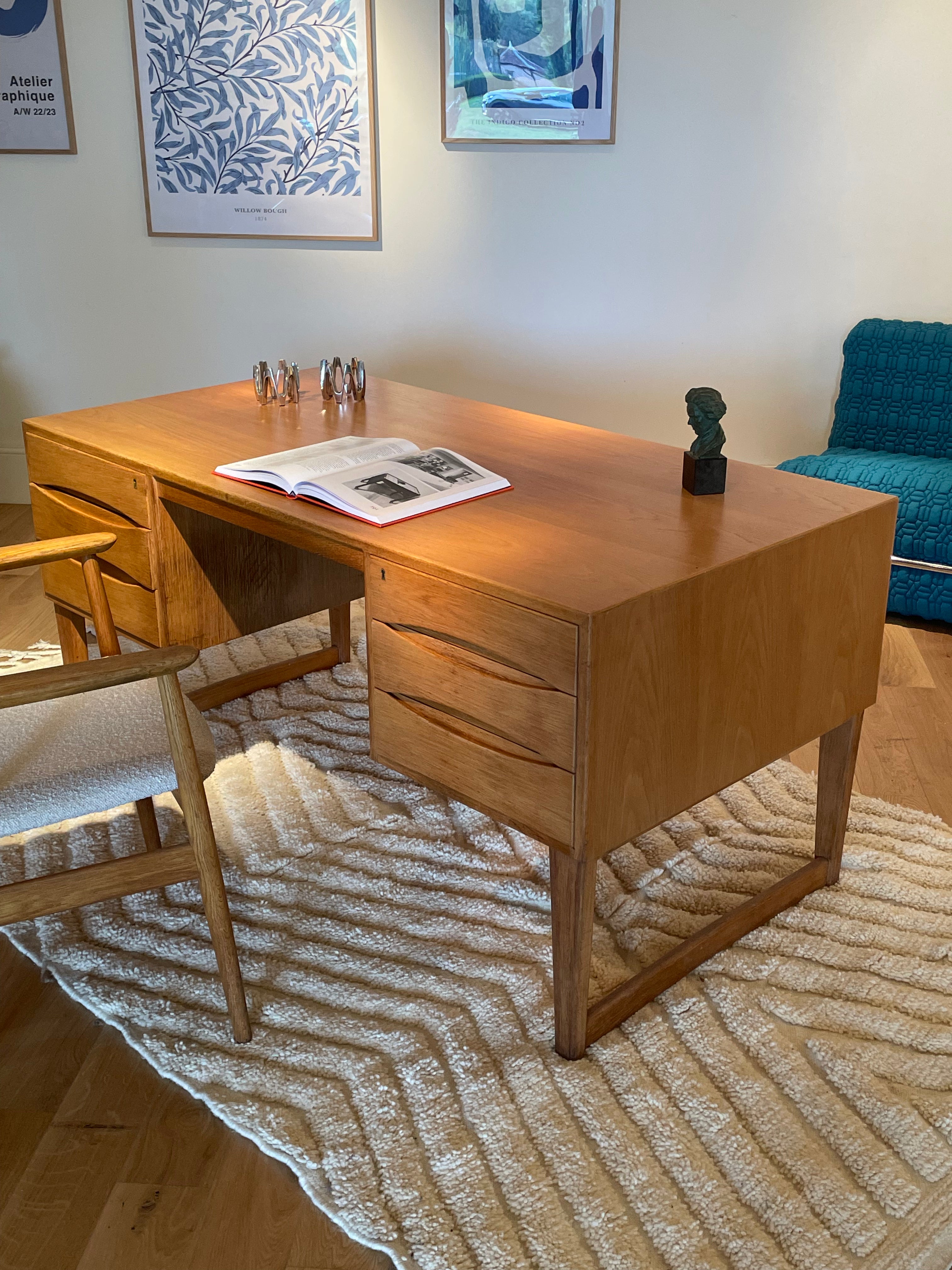Bureau scandinave vintage en chêne doré "Anders"