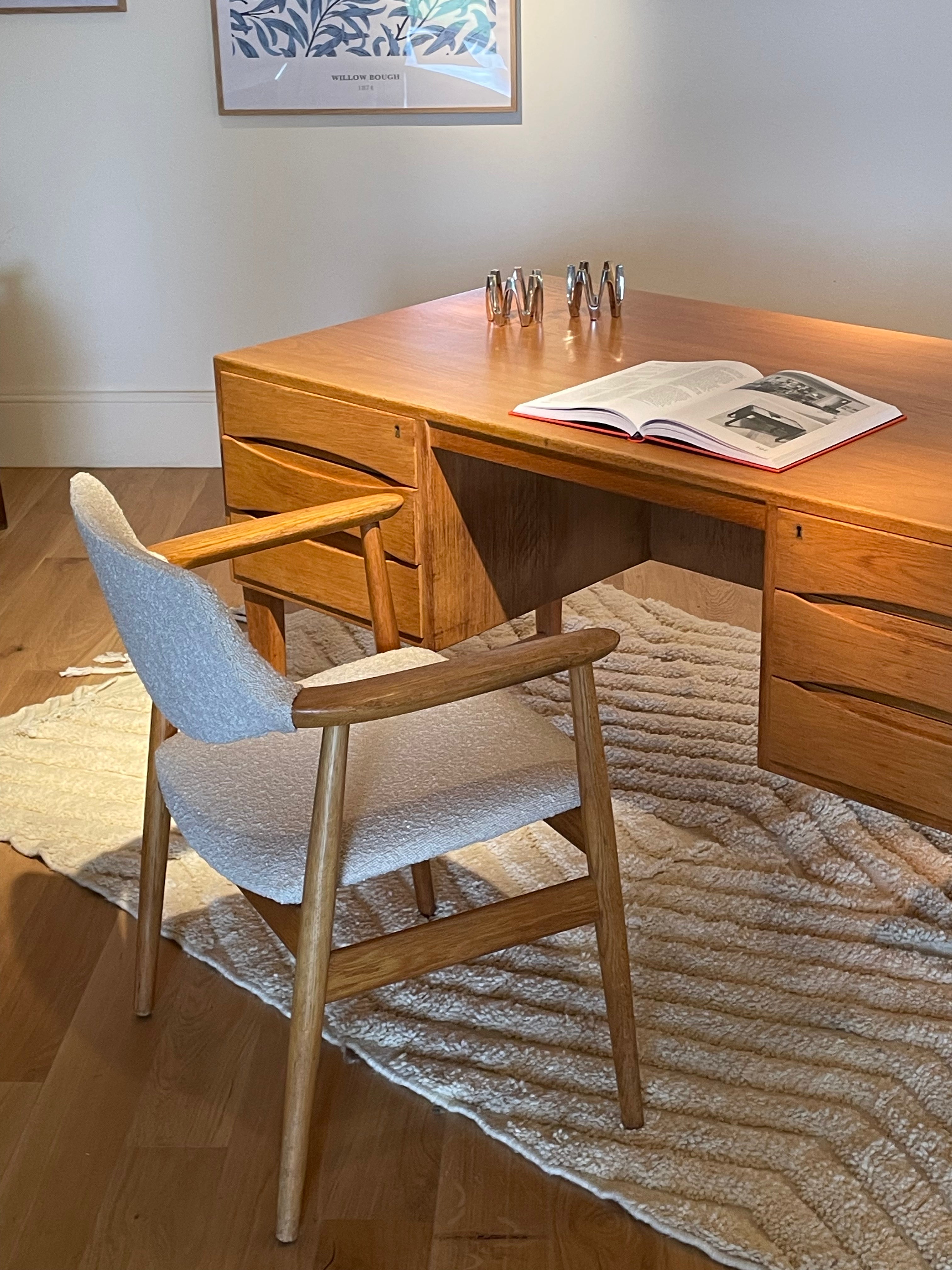 Bureau scandinave vintage en chêne doré "Anders"